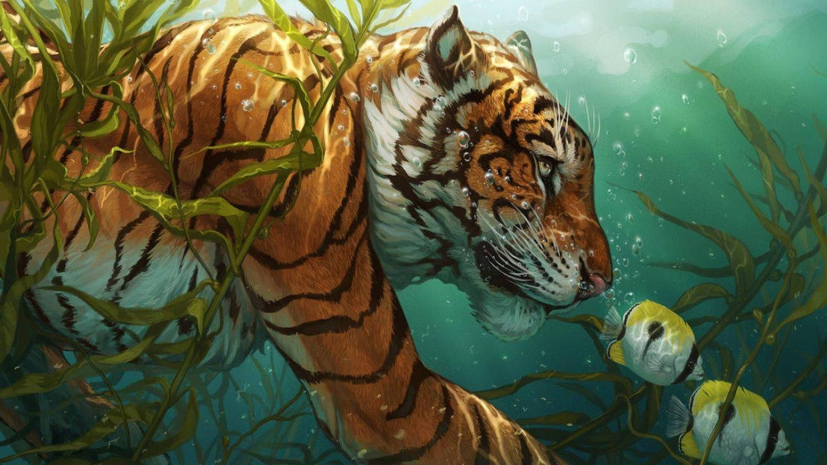 野生動物老虎游泳 壁紙 — 一隻雄偉的老虎在陽光照射的水下海藻叢中優雅地游動，附近有色彩繽紛的魚類。