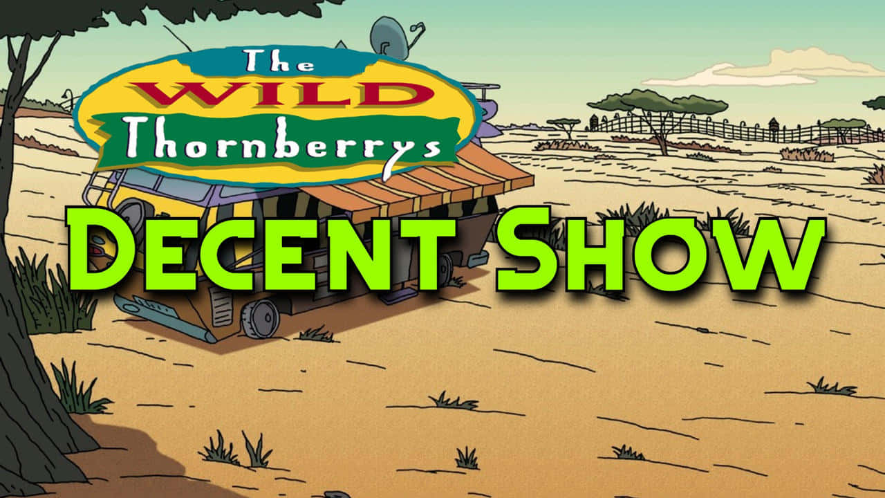 《野生桑貝爾一家》精彩節目 壁紙 — 一架卡通巴士帶有寫著「The Wild Thornberrys」的標誌，停在蒼白天空下的乾燥稀樹草原景觀中。