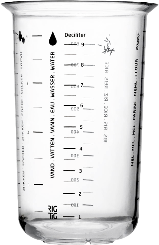 量杯式測量燒杯 壁紙 — 一個透明玻璃量杯，帶有多語言容量標記和手寫筆記，顯示精確的廚房測量。
