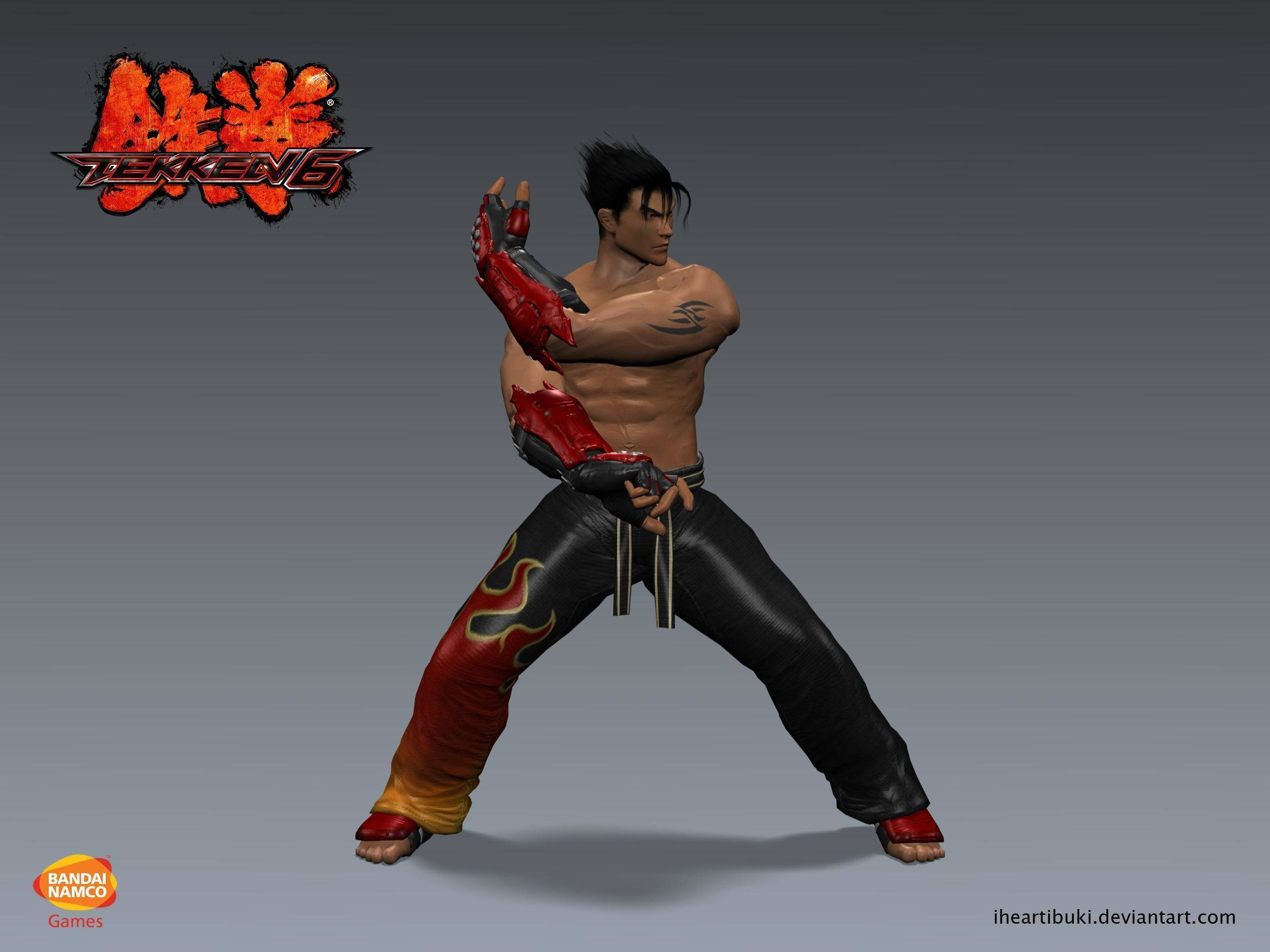 金·卡薩馬 鐵拳6封面 壁紙 — 一個肌肉發達嘅鐵拳6戰士，著住紅色火焰裝備，喺純灰色嘅工作室背景前擺出戰鬥姿勢。