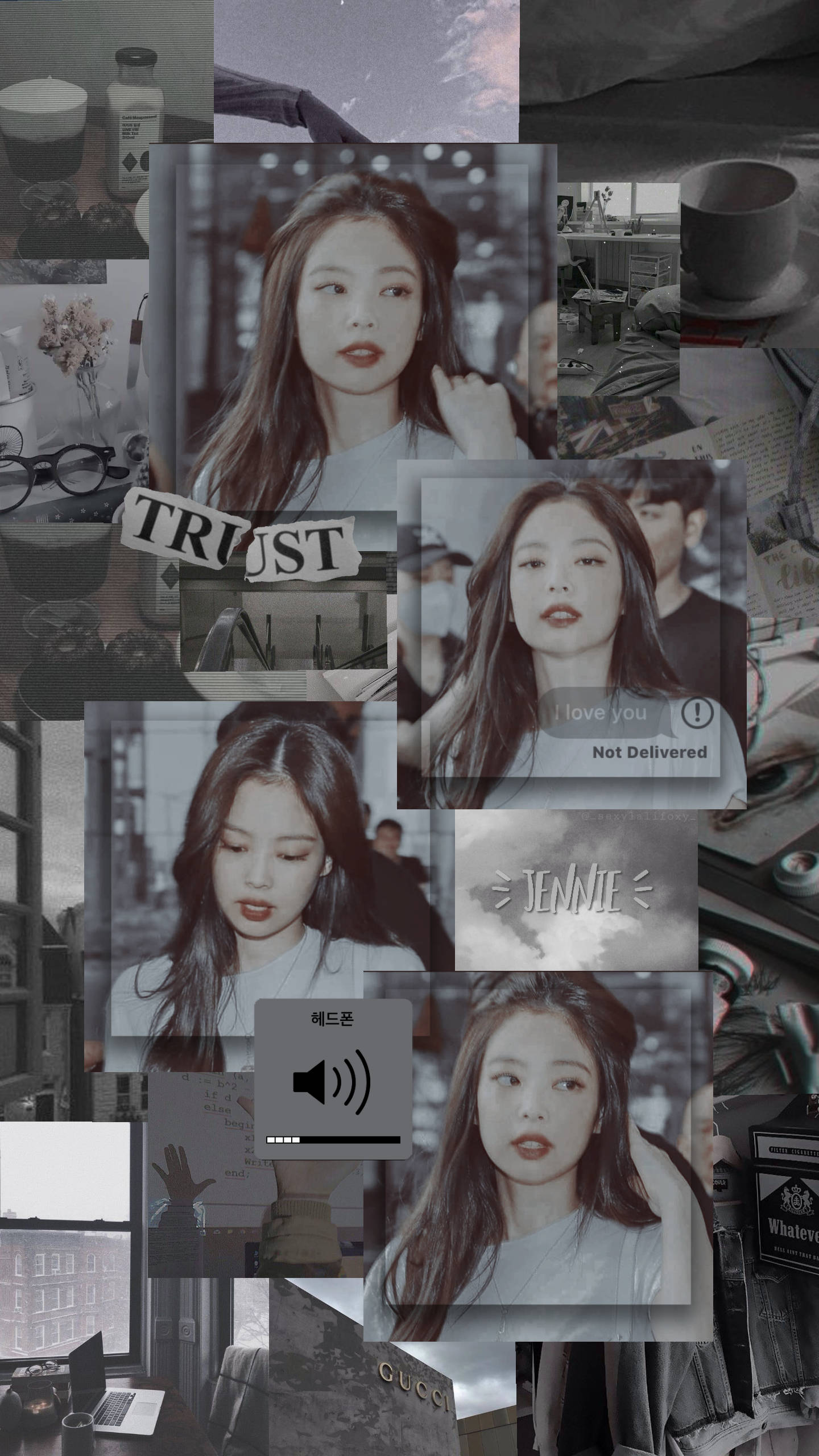 金珍妮BLACKPINK美學拼貼 壁紙 — 一張充滿情緒的拼貼畫，由Jennie Kim的照片疊加文字覆蓋層和低調的城市場景，以灰階色調呈現。