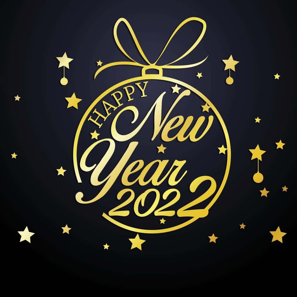 Happy New Year 2022 桌布 壁紙 — 金色 'Happy New Year 2022' 文字，在深色背景上帶有星星的節日裝飾中。