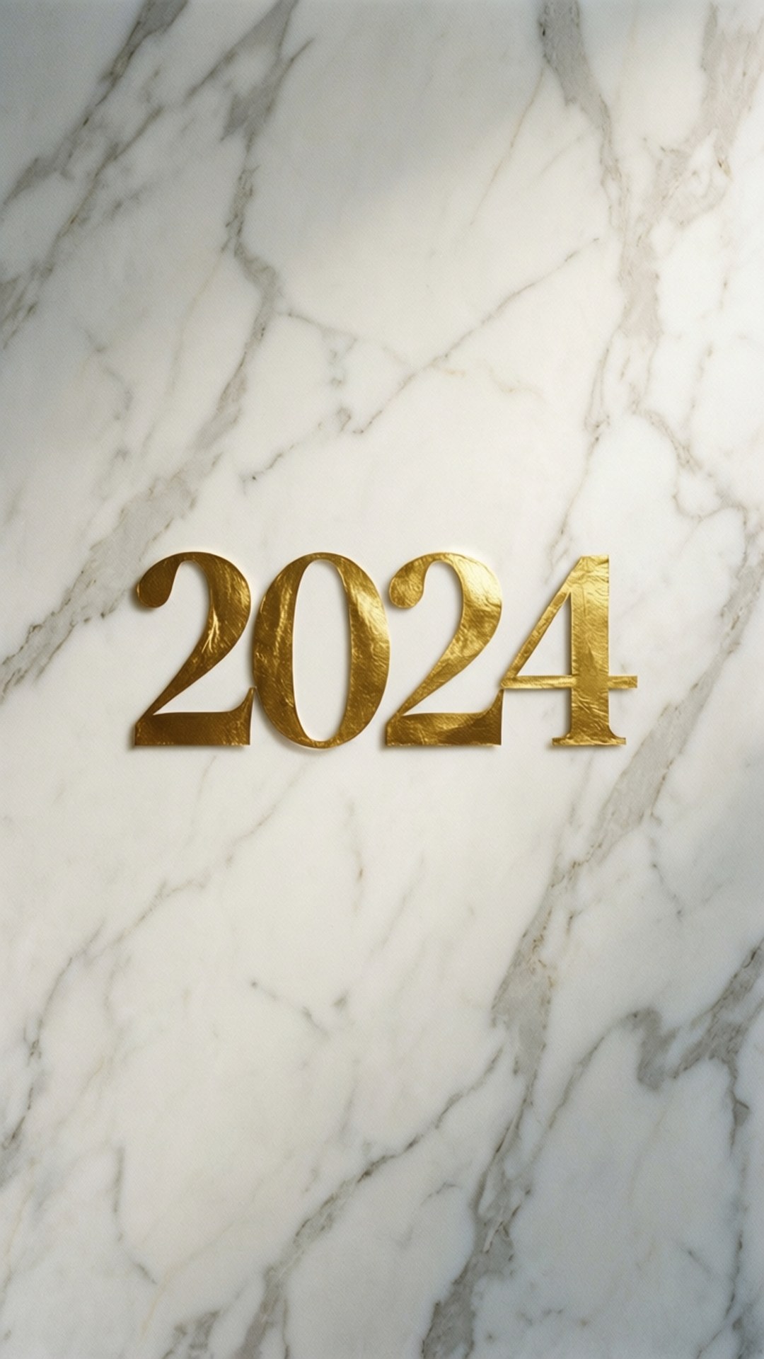 金色2024大理石 壁紙 — 金色2024數字優雅地放置在帶有灰色紋理的拋光白色大理石表面上。