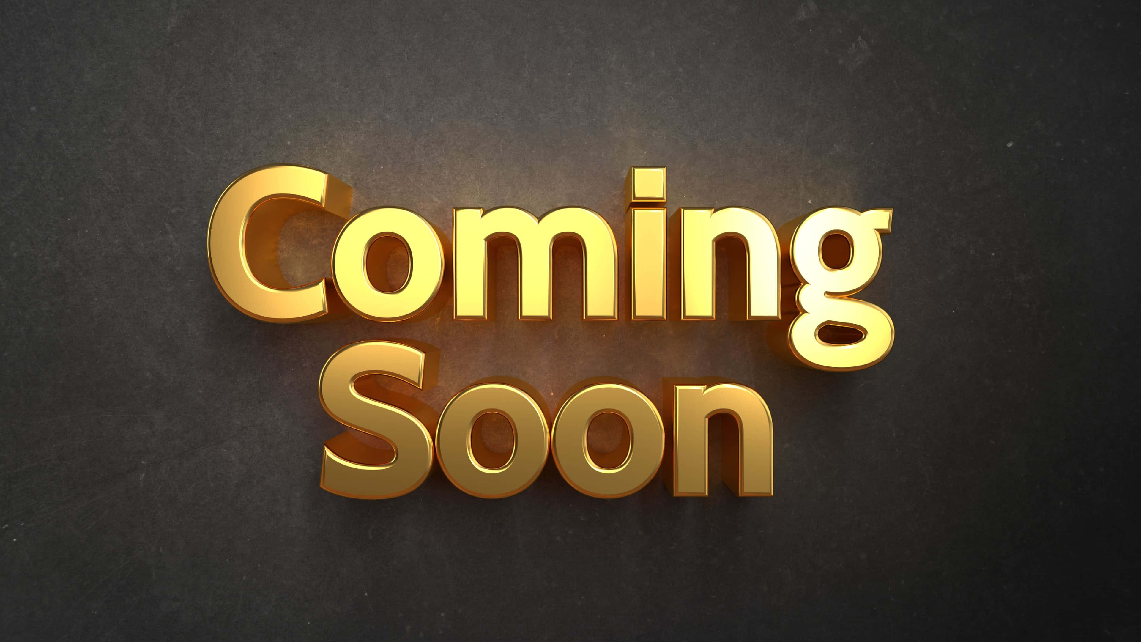 Coming Soon 桌布 壁紙 — 金色3D文字顯示「Coming Soon」，在帶有柔和照明的深色紋理背景上發光。