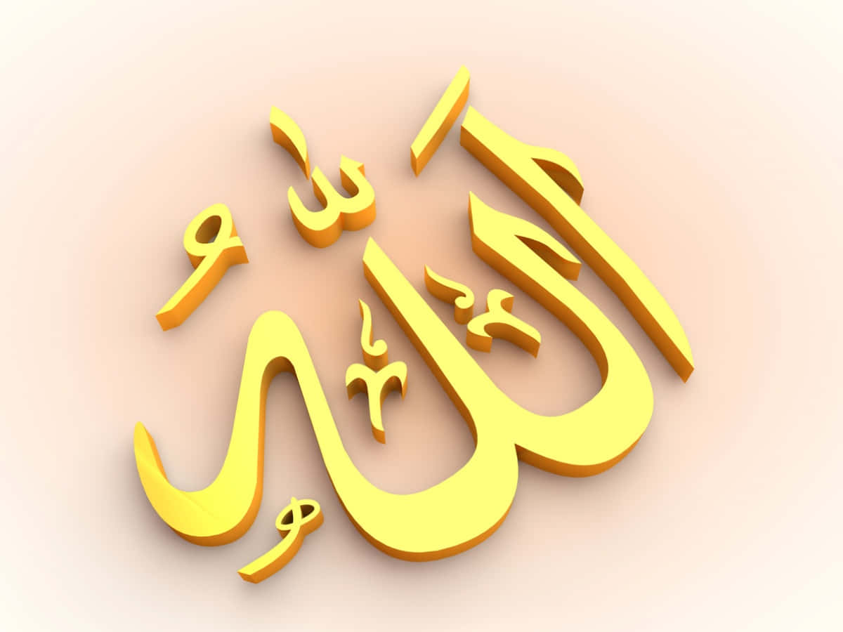 Allah 桌布 壁紙 — 金色3D阿拉伯書法「الله」在柔和蜜桃漸變背景上突出顯示。