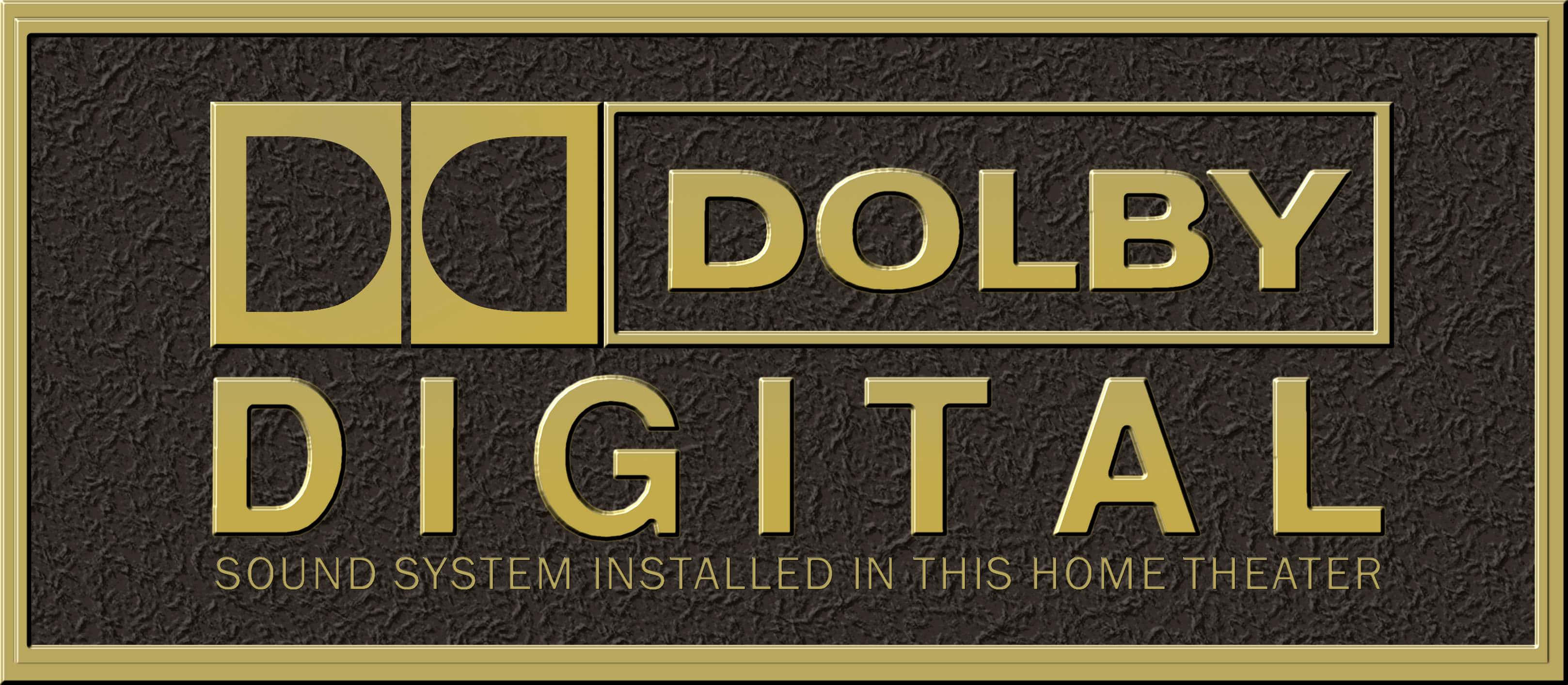 Dolby Digital 桌布 壁紙 — 金色Dolby Digital標誌牌，置於有紋理的深色背景上，帶有浮雕文字，指示家庭影院安裝。