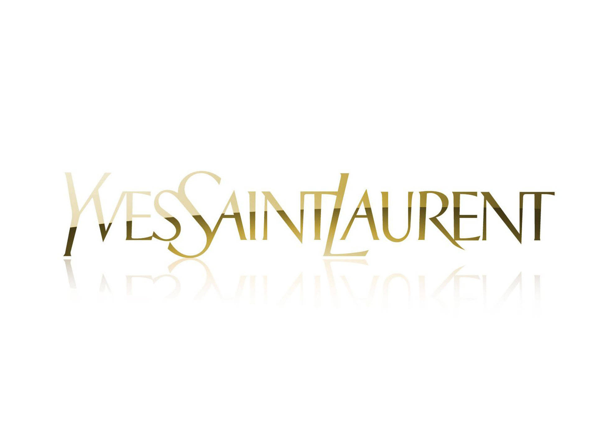 白色背景上帶有反射的金色 Yves Saint Laurent 標誌。
