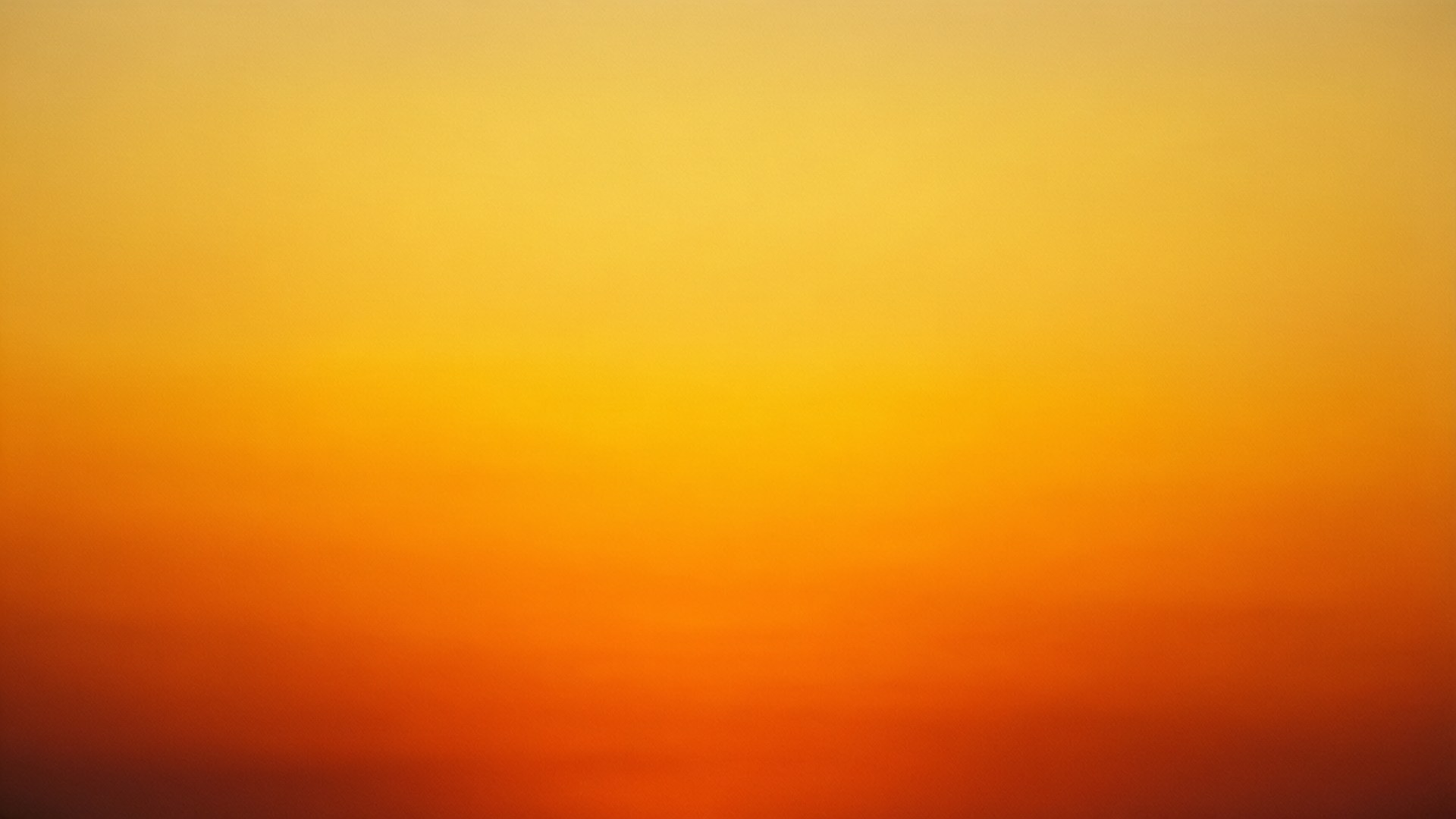 金色夕陽 壁紙 — 平滑漸變的天空，從淡黃色過渡到深橙色和紅色色調。
