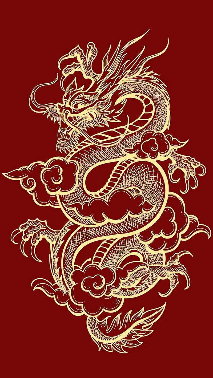 金色日本龍紋身 壁紙 — 一條金色中國龍在深紅色背景上盤繞於風格化的雲朵之間，以精細線條藝術呈現。