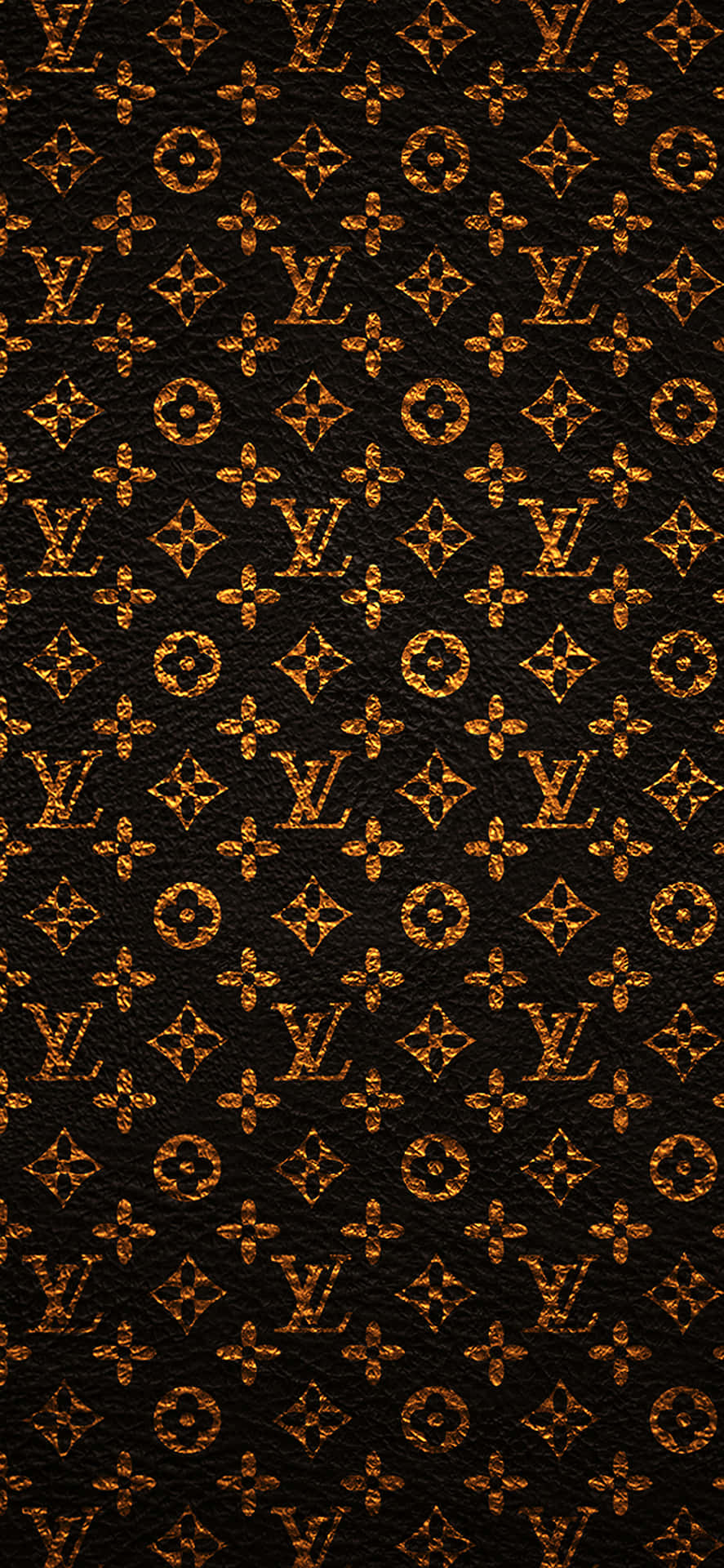 黑色皮革上垂直重複金色Louis Vuitton字母組合圖案。