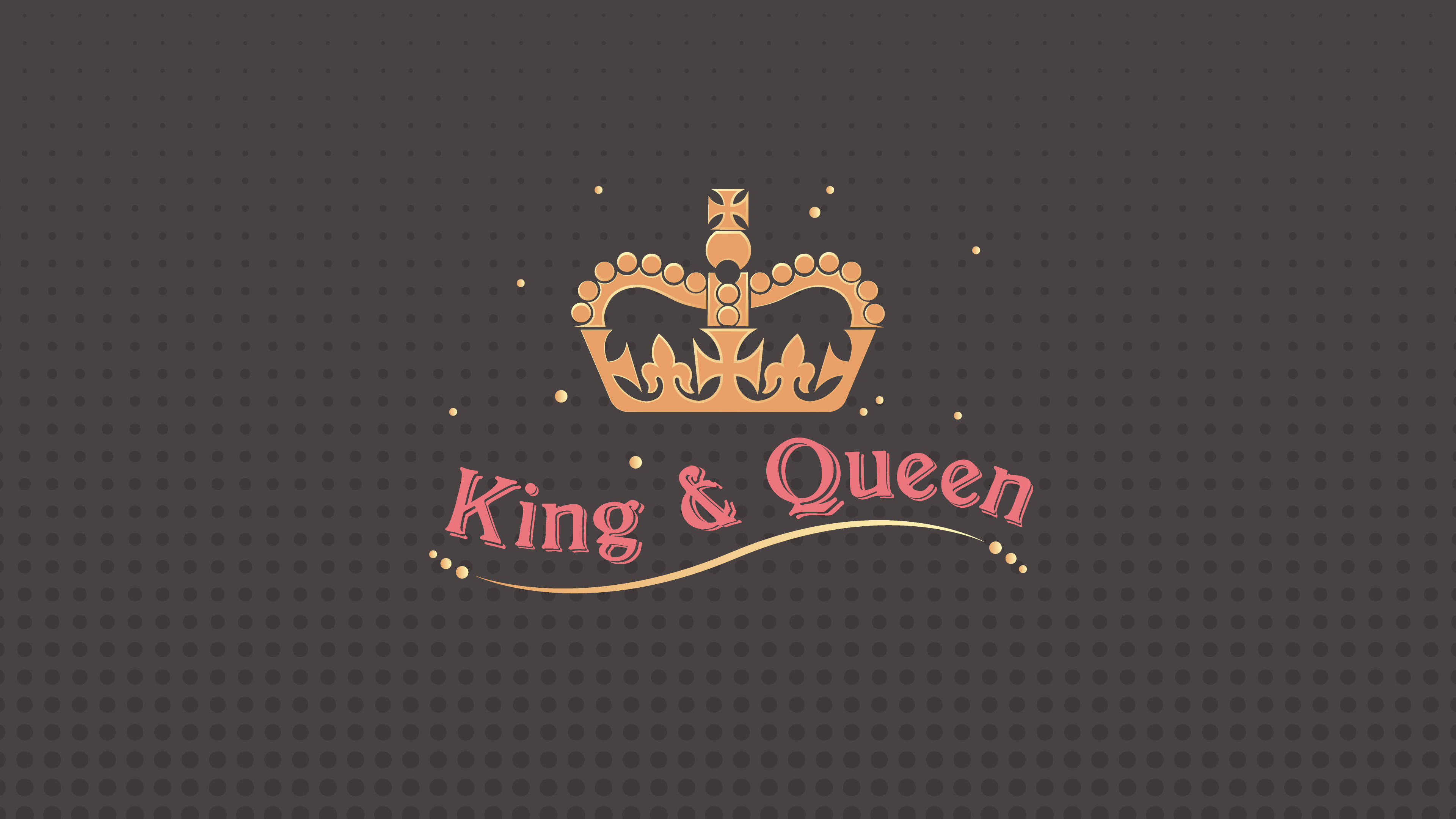 Queen 桌布 壁紙 — 金色皇冠和粉紅色「King & Queen」文字漂浮在帶有閃亮裝飾的深灰色圓點背景上。