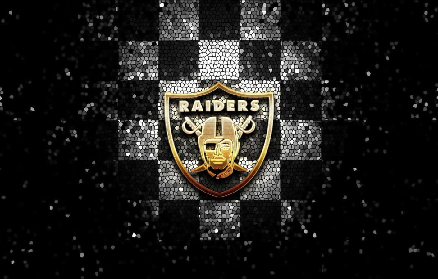 Golden Raiders 標誌在棋盤格黑色和銀色背景上，帶有閃粉。 — 掠奪者 壁紙