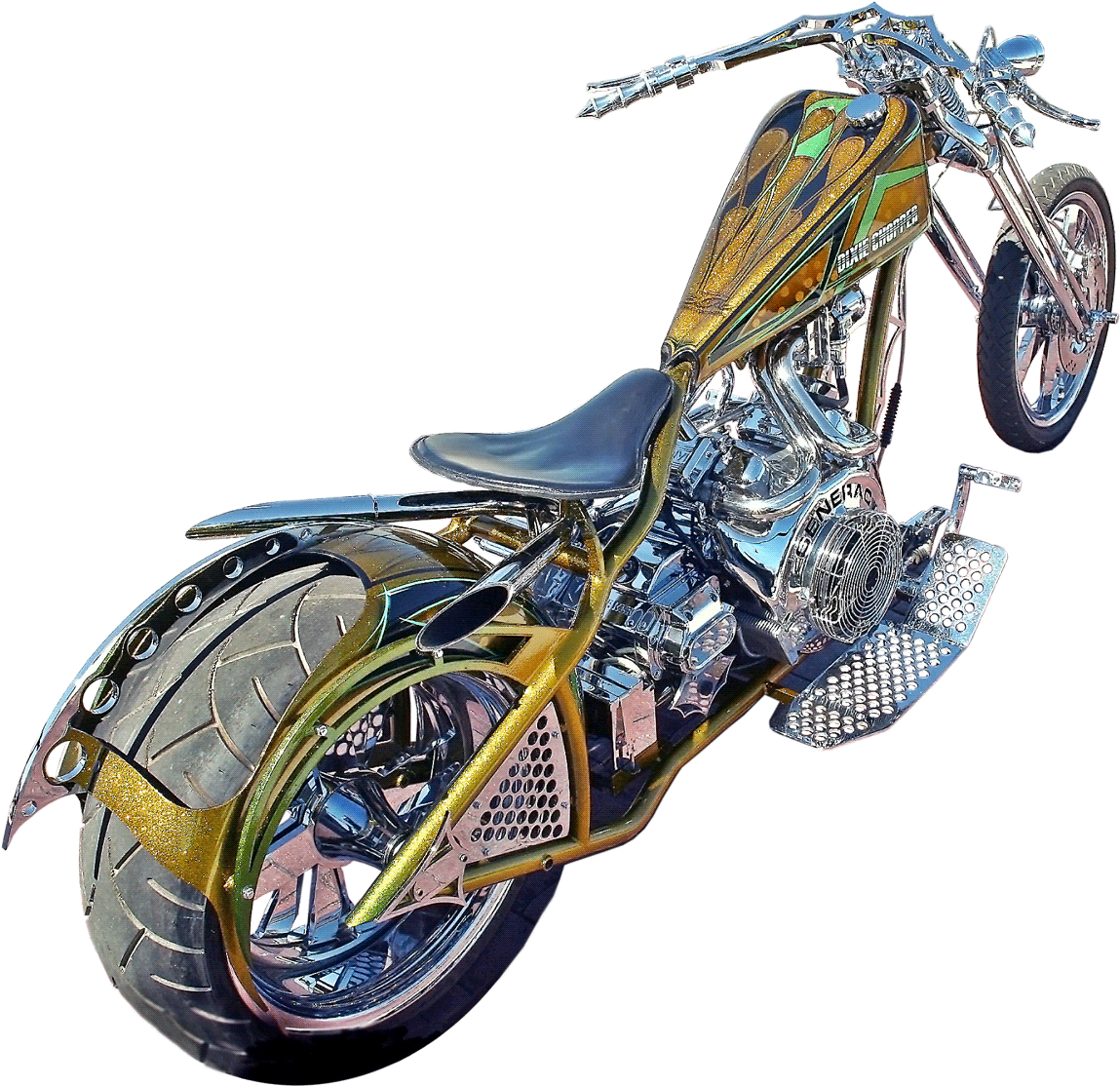金色自訂切車摩托車 壁紙 — 一輛定製的chopper電單車，帶有鍍鉻和金色裝飾，在黑色背景下閃閃發光。