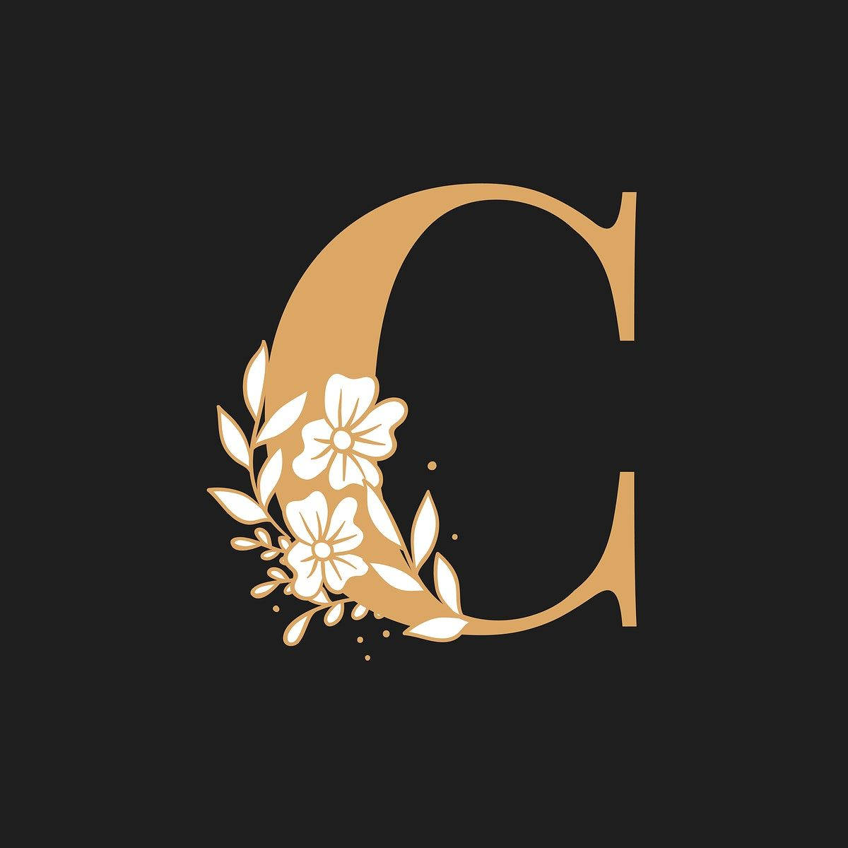 金色花卉設計字母C 壁紙 — 金色字母C，飾以白色花卉元素，置於深色背景上。