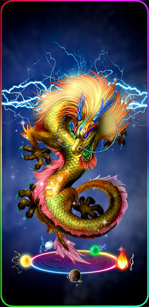 金色龍元素 壁紙 — 一頭雄偉的金龍，擁有火焰般的鬃毛和藍色犄角，在雷電交加的暴風雨中動態盤旋。