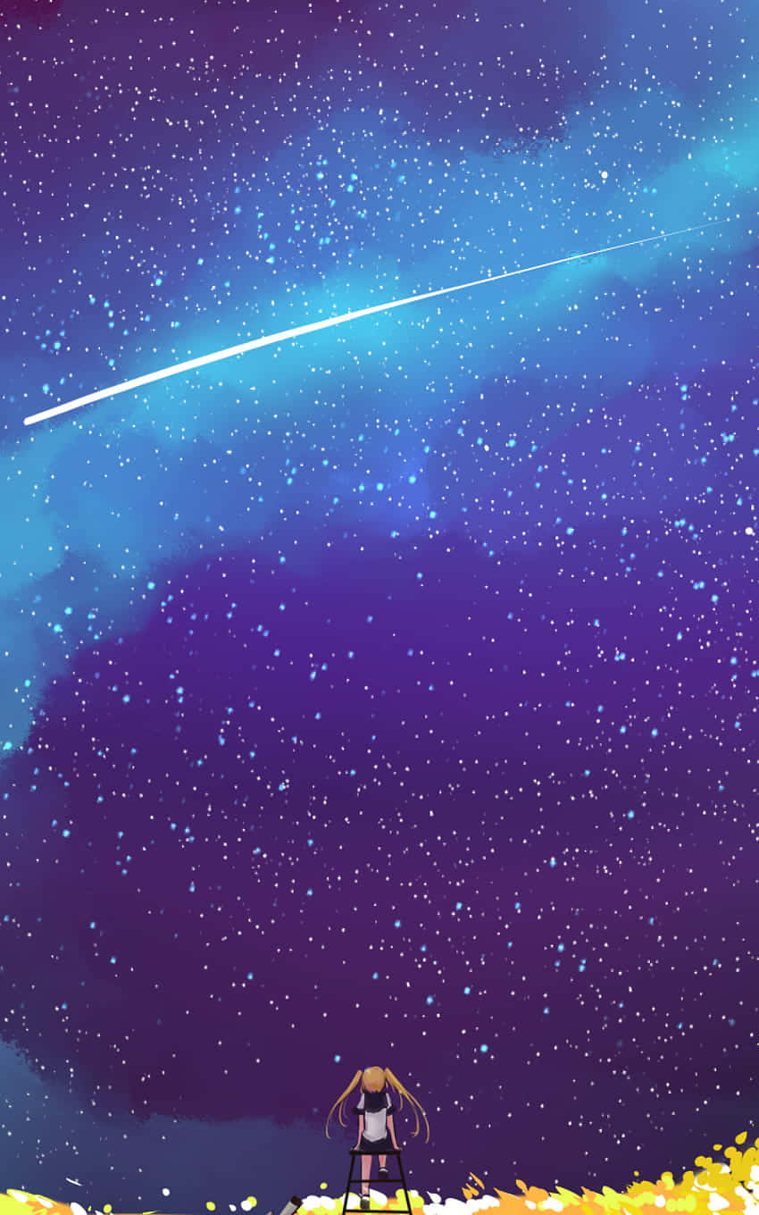 銀河動漫墜落流星 壁紙 — 一個孤獨的動漫女孩站在梯子上，凝視著充滿活力的紫色和藍色星空，一道明亮的流星劃過天際。
