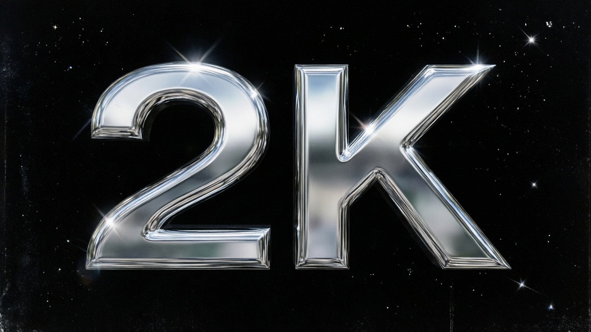 銀色 2K 文字 壁紙 — 閃亮的鉻色 2K 字母在星光點點的黑色太空背景上閃耀，帶有明亮的鏡頭光暈。