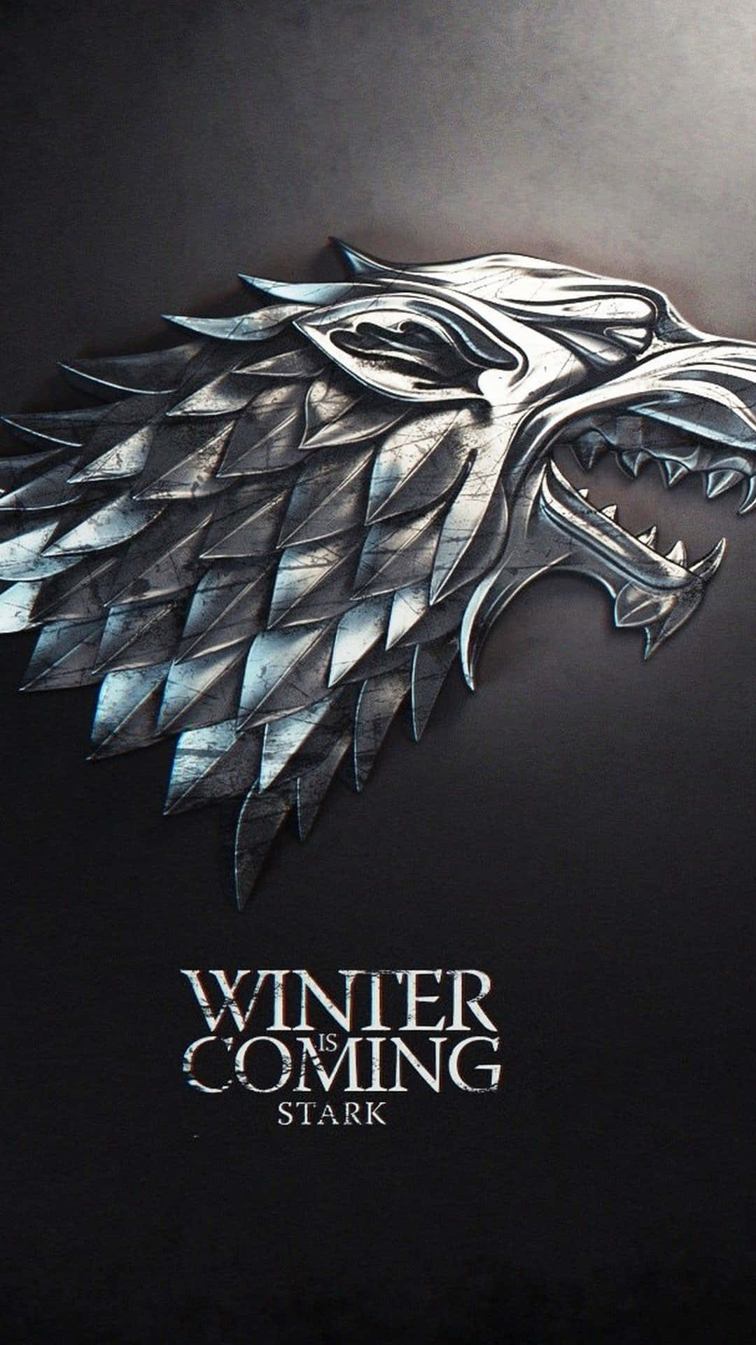 金屬質感冰原狼頭標誌，帶有「Winter is Coming Stark」文字，背景為深色。