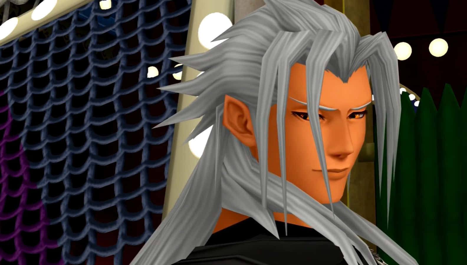 Kingdom Hearts Xemnas 桌布 壁紙 — 銀髮動漫角色特寫，五官鮮明，眼神銳利，背景為帶有暖光的圖案背景。