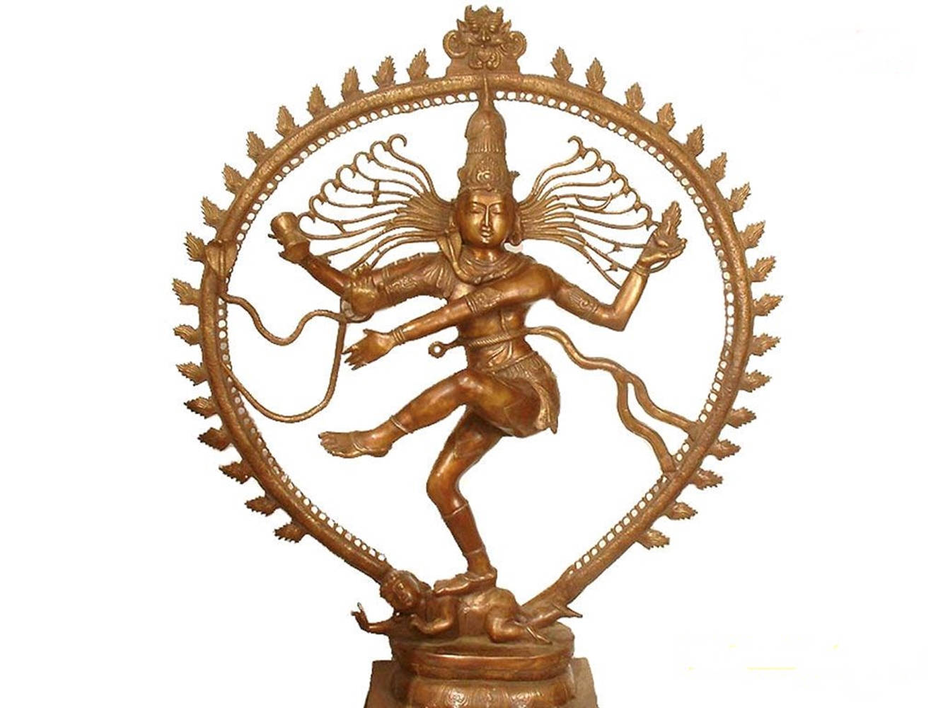 金色青銅雕像，納塔拉賈（Nataraja）舞動，帶有火焰般的光環和精緻細節。
