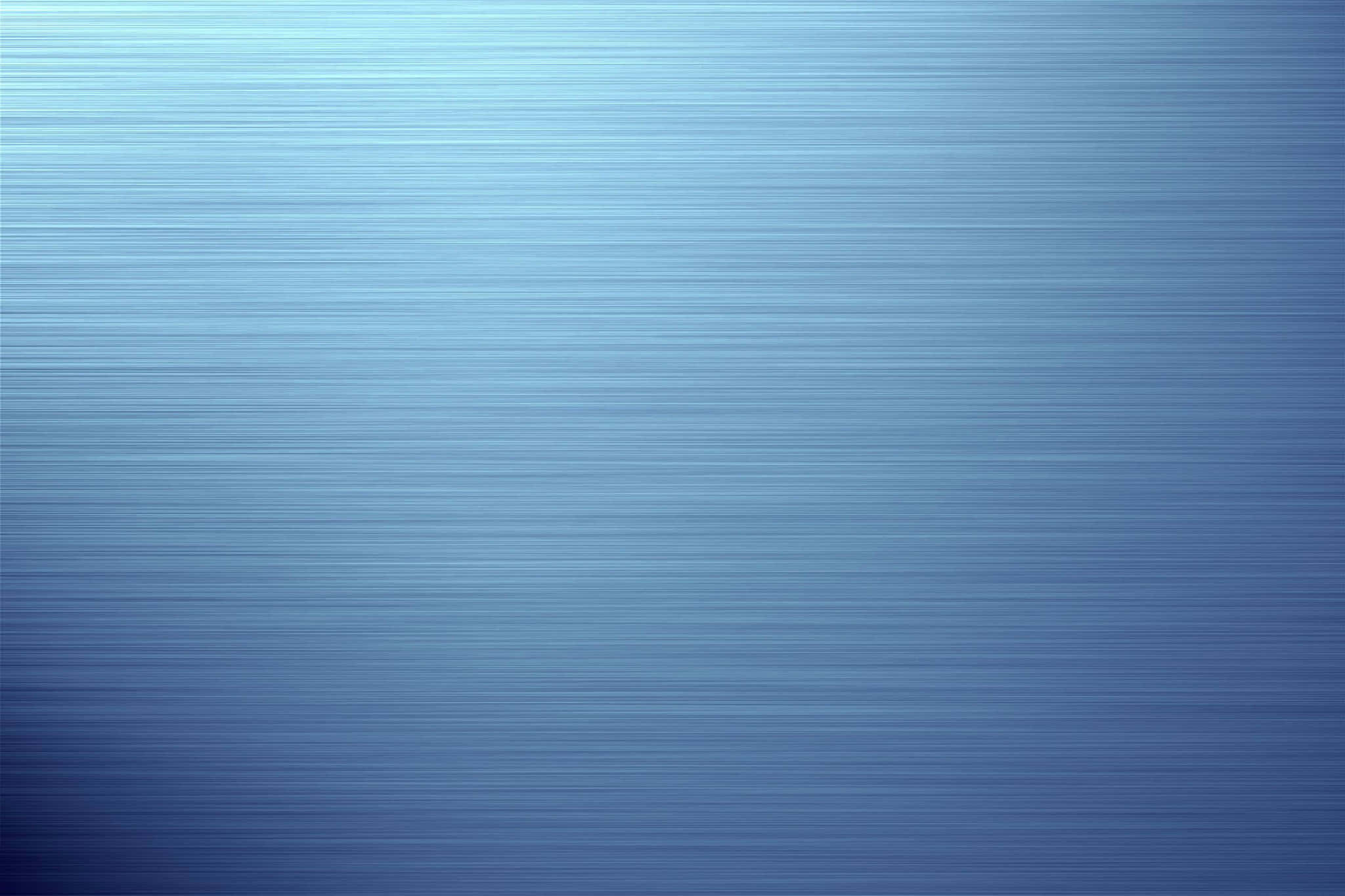 鋼鐵背景 壁紙 — 光滑拉絲金屬表面，帶有從淺到深的漸變藍色調。