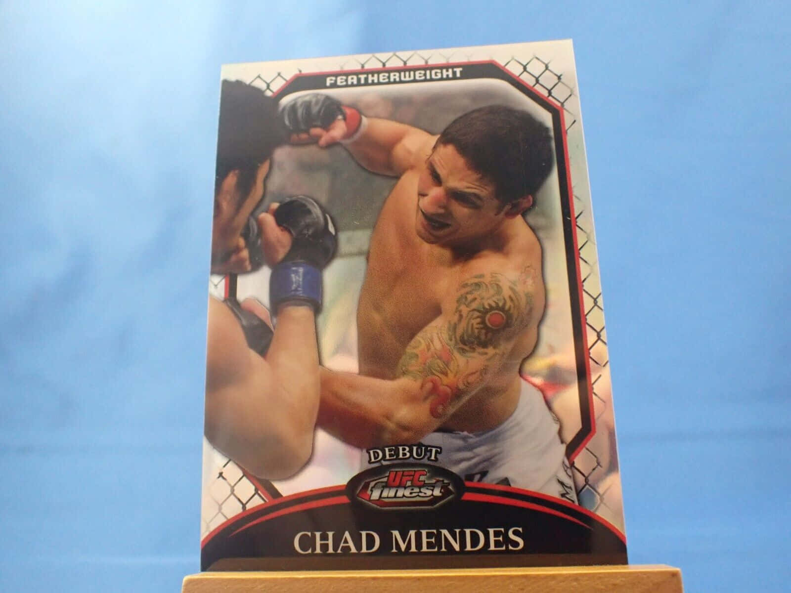 UFC拳手Chad Mendes的出道卡，展示他在比賽中的樣子。