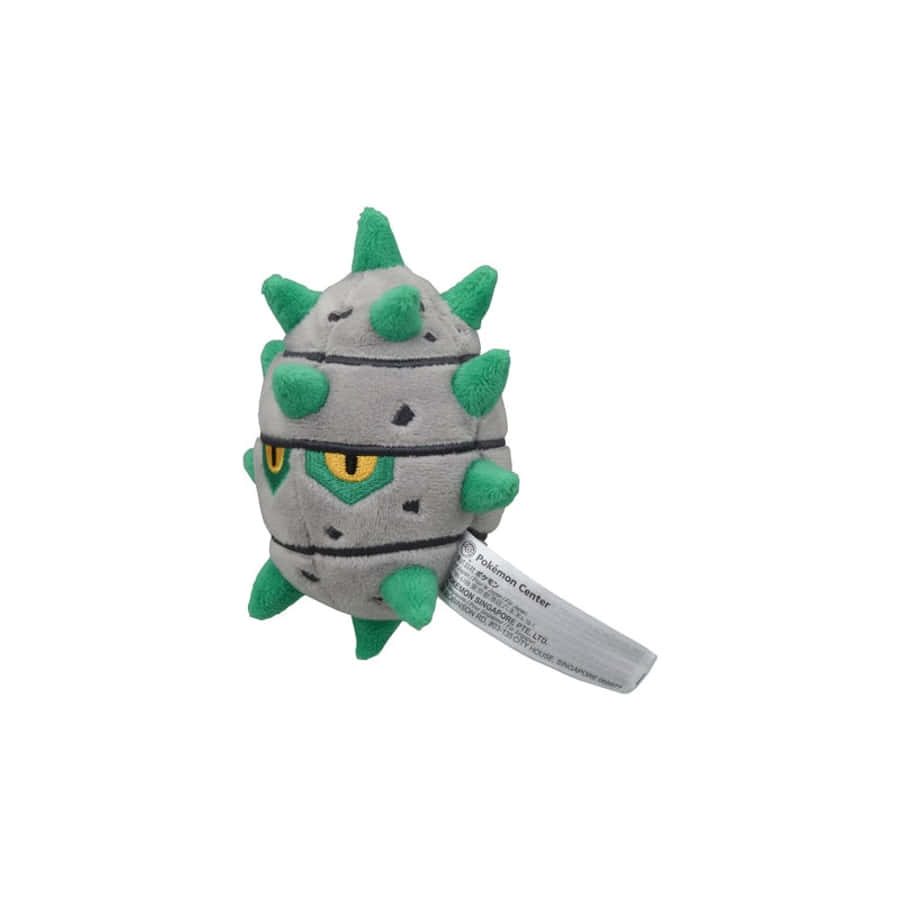 鐵刃毛絨玩具 壁紙 — 一隻灰色和綠色的寶可夢 Spiky eared Pokémon 毛絨玩具，有黃色眼睛和一個標籤。