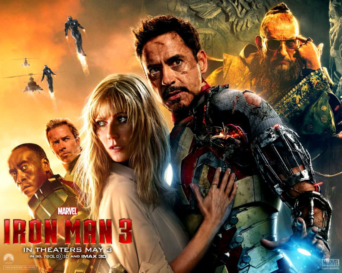 Iron Man Movies 桌布 壁紙 — 鐵甲奇俠3電影海報，展示身穿受損裝甲的東尼·史塔克與佩珀·波茨並肩，背景是熾熱的橙色天空，有飛行服和直升機。