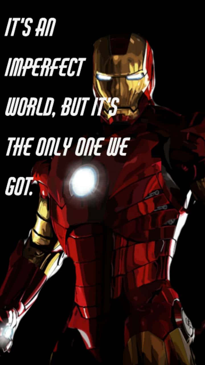 Iron Man Quotes 桌布 壁紙 — 鐵甲奇俠站在黑暗背景中，眼睛和胸口弧形反應爐發光，粗體文字寫著「這是一個不完美的世界，但這是我們唯一擁有的世界。」