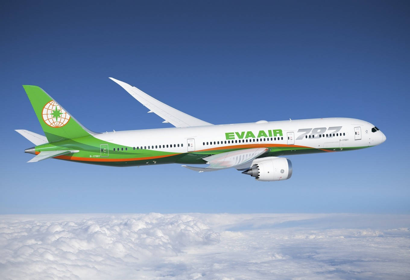 EVA AIR 波音787在晴朗藍天中飛越雲層