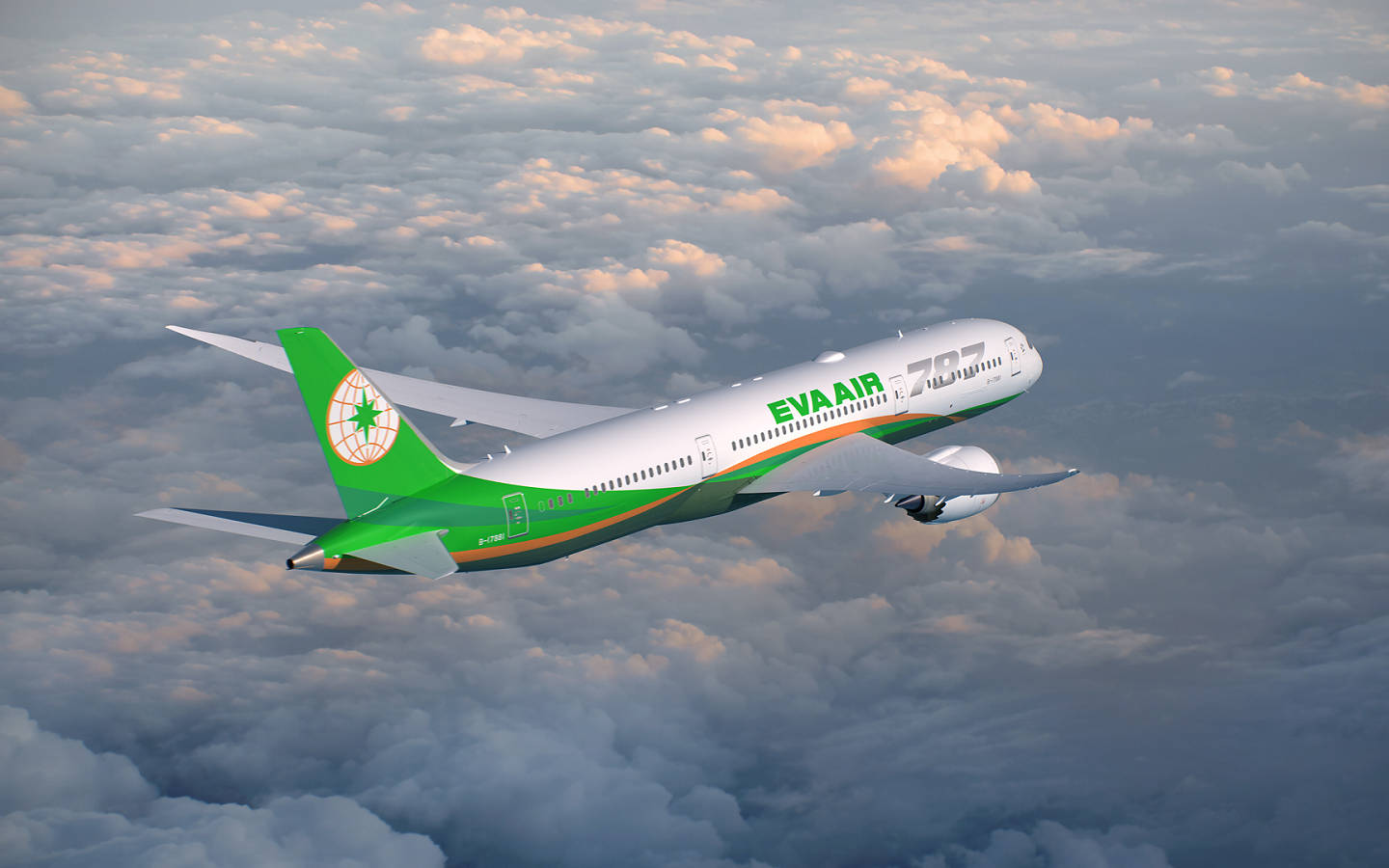 EVA Air 飛機在夕陽雲層上方飛行。