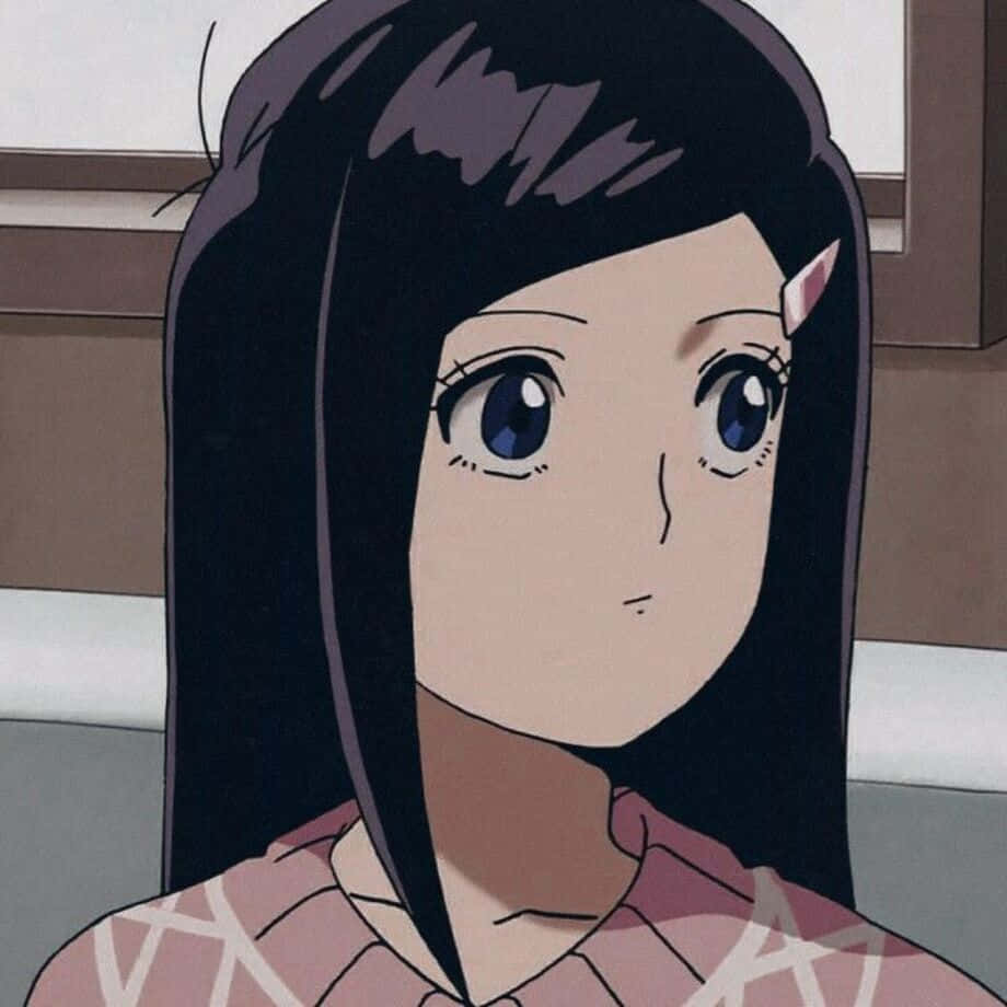 Tsubomi Takane 桌布 壁紙 — 長黑髮藍眼的動漫女孩，穿著粉紅色圖案上衣，在室內溫柔地凝視。