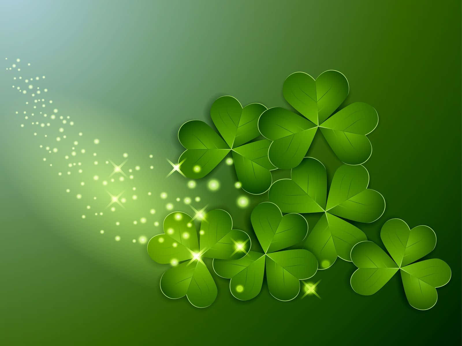 Saint Patricks Day 桌布 壁紙 — 閃爍的四葉草在漸變綠色背景上散發著閃閃發光的光芒。