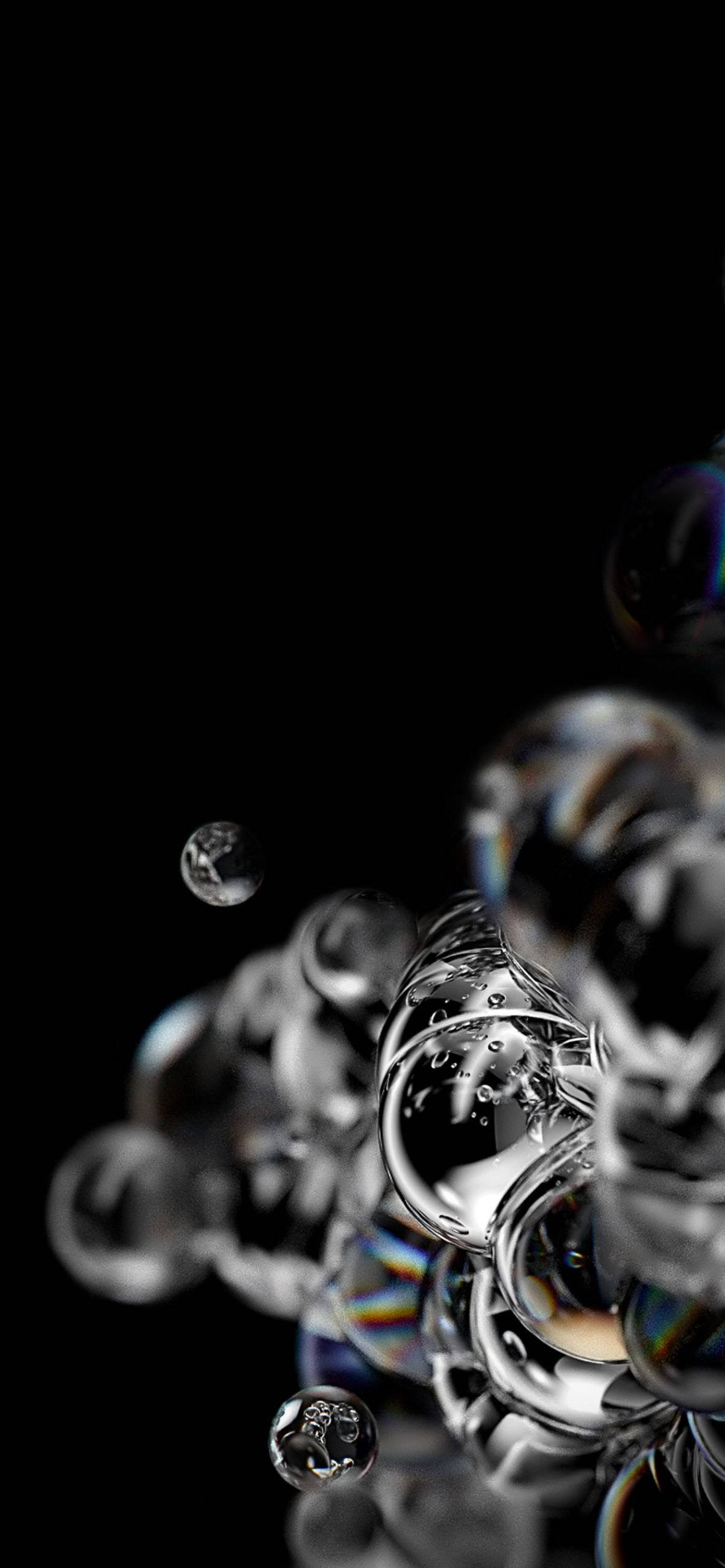 Bubbles 桌布 壁紙 — 閃爍的水滴和氣泡在純黑背景上漂浮，在迷人的微距拍攝中捕捉虹彩光芒。