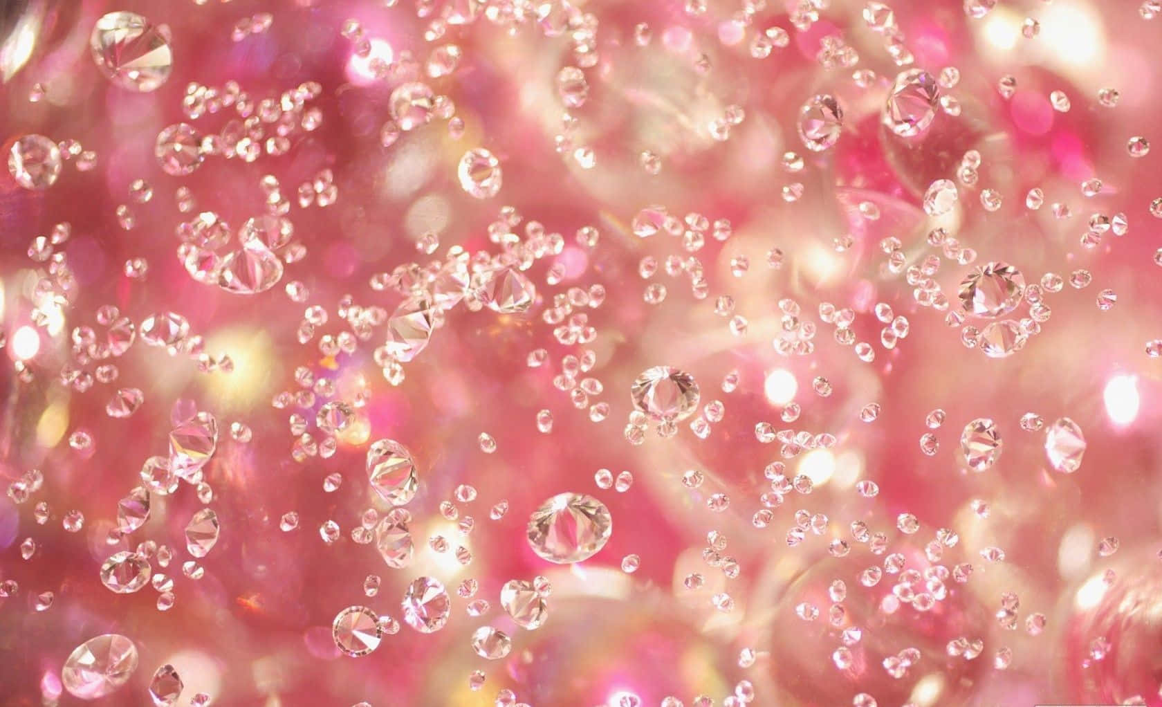 Pink Crystal Quartz 桌布 壁紙 — 閃爍的粉紅色和金色氣泡漂浮在夢幻、閃閃發光的抽象背景中。