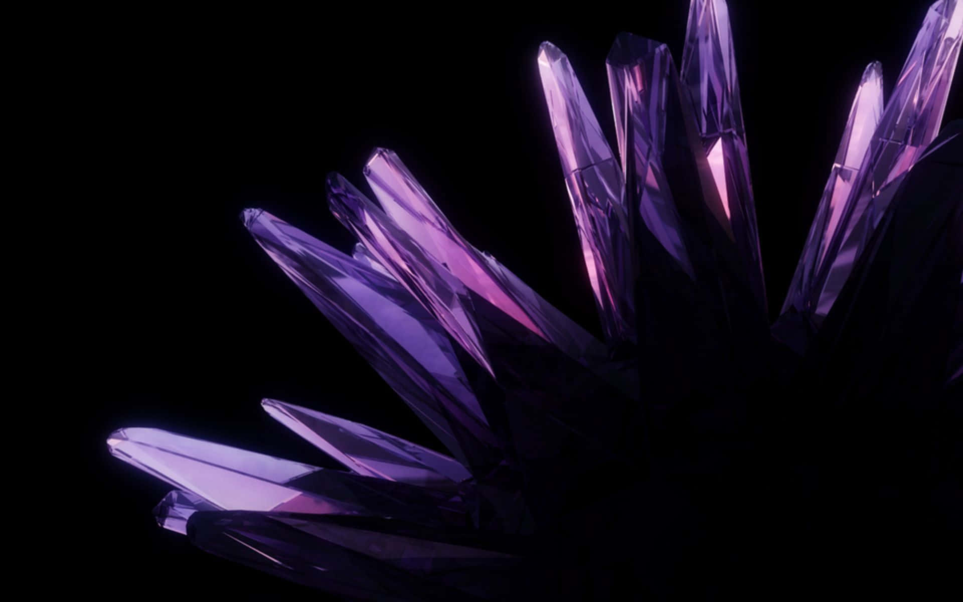 Amethyst 桌布 壁紙 — 閃爍的紫色水晶尖刺在深邃的黑色虛空中放射，尖銳的幾何切面捕捉柔和的内在光芒。