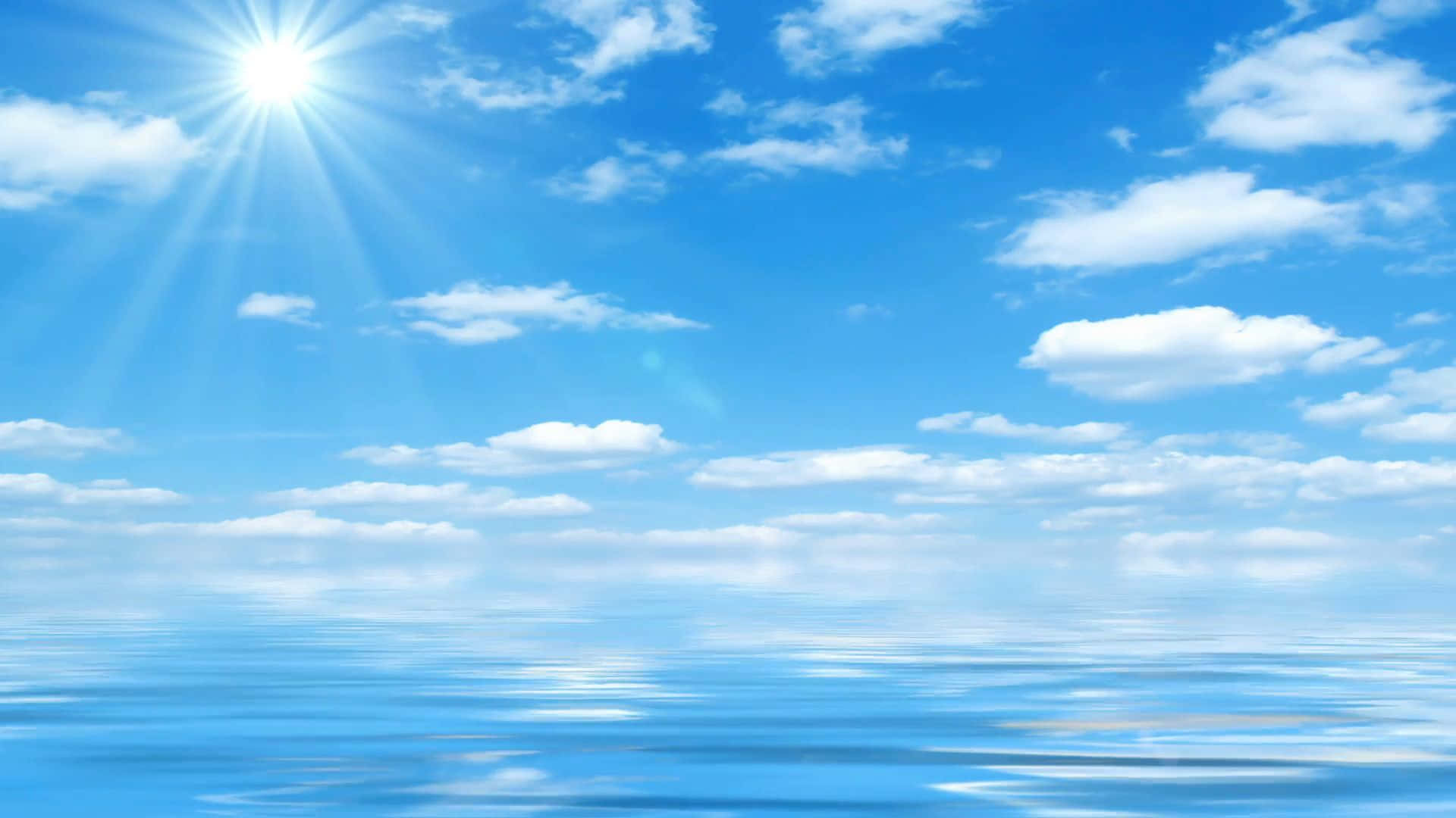 陽光在平靜的海面上閃爍，天空佈滿蓬鬆的白雲。
