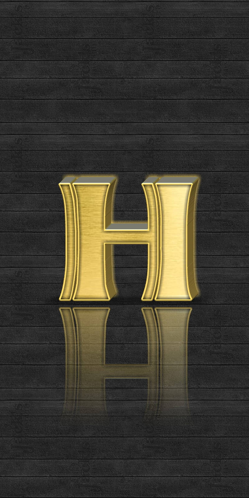 閃耀金屬字母H 壁紙 — 一個閃閃發光的金色字母H，帶有反光表面，在深色紋理木質背景上大膽矗立。