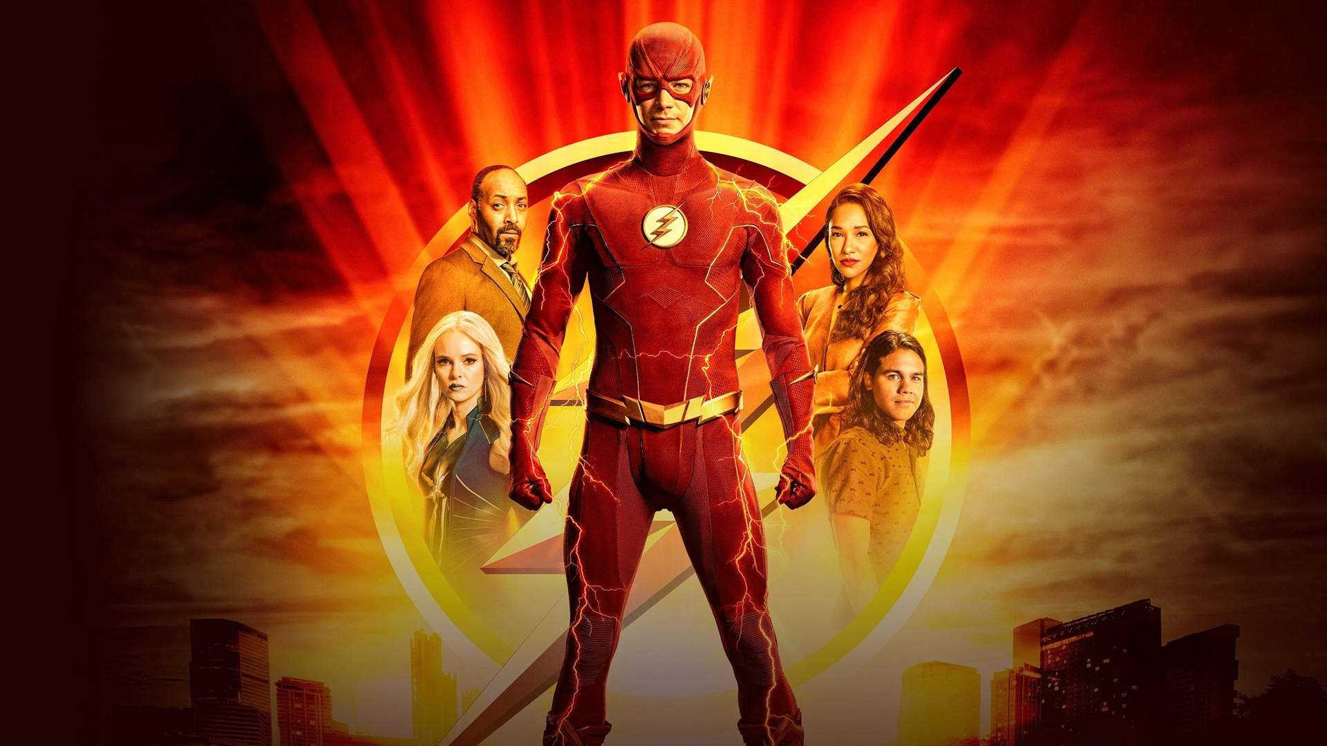 超級英雄 The Flash 與團隊站在日落城市背景下。