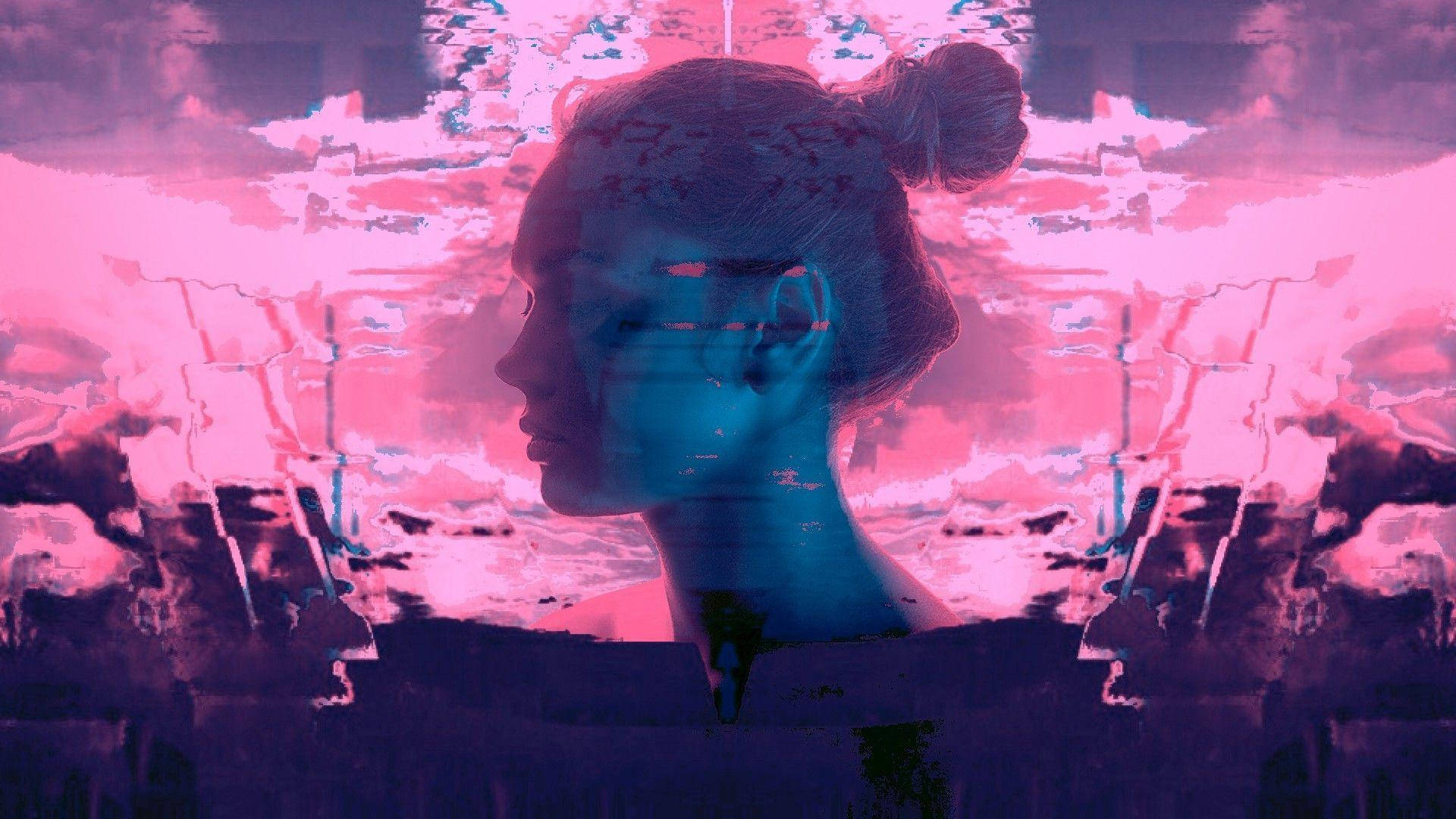 在粉紅色和紫色的數位背景上，帶有故障效果的青色女性側面輪廓。