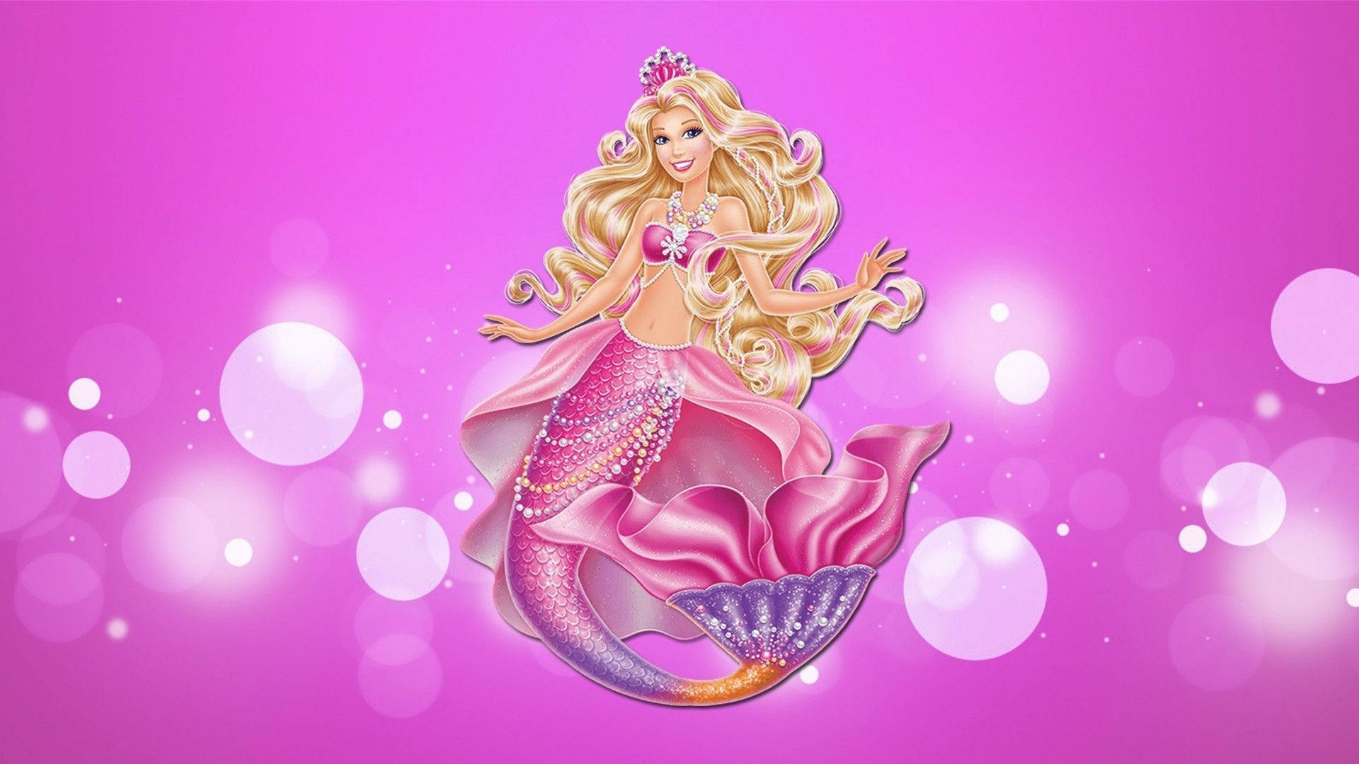 開心粉紅芭比美人魚 壁紙 — 一位快樂的美人魚，擁有長長的金色頭髮和閃閃發光的粉紅色尾巴，在充滿發光球體的鮮豔粉紅色背景前微笑。