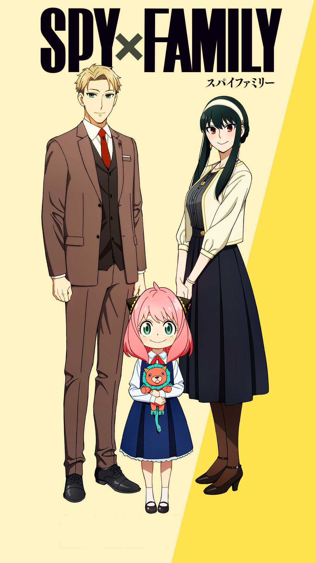 間諜家家酒正裝服飾 壁紙 — 來自《SPY×FAMILY》的三個動畫角色站在分裂的黃色和奶油色背景前。
