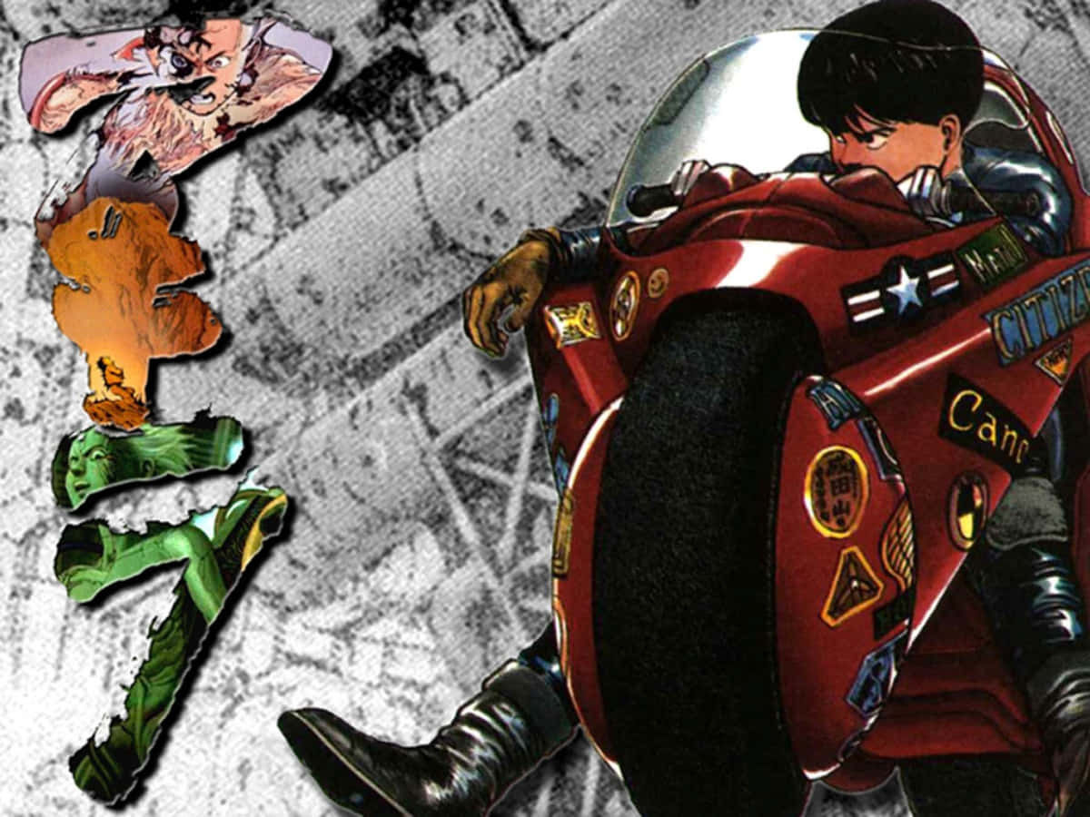 《阿基拉》巖田健二騎車圖 壁紙 — 一位紅色電單車賽車手在轉彎時傾斜，車上有兇猛對手的臉和彩色貼紙，背景是粗糙的城市景觀。