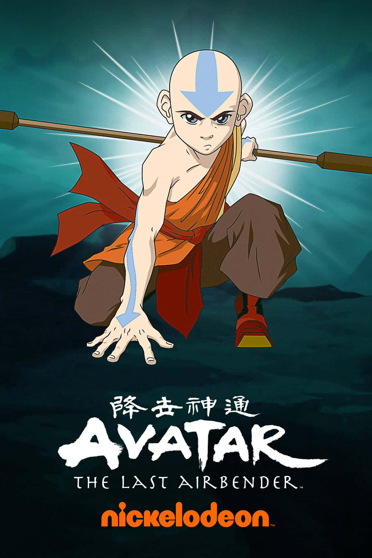 「阿安，空之國的降世神通」 壁紙 — 一個堅定的禿頭年輕男孩，身上有藍色箭頭紋身，蹲著揮舞著一根棍棒，背景是深藍綠色。