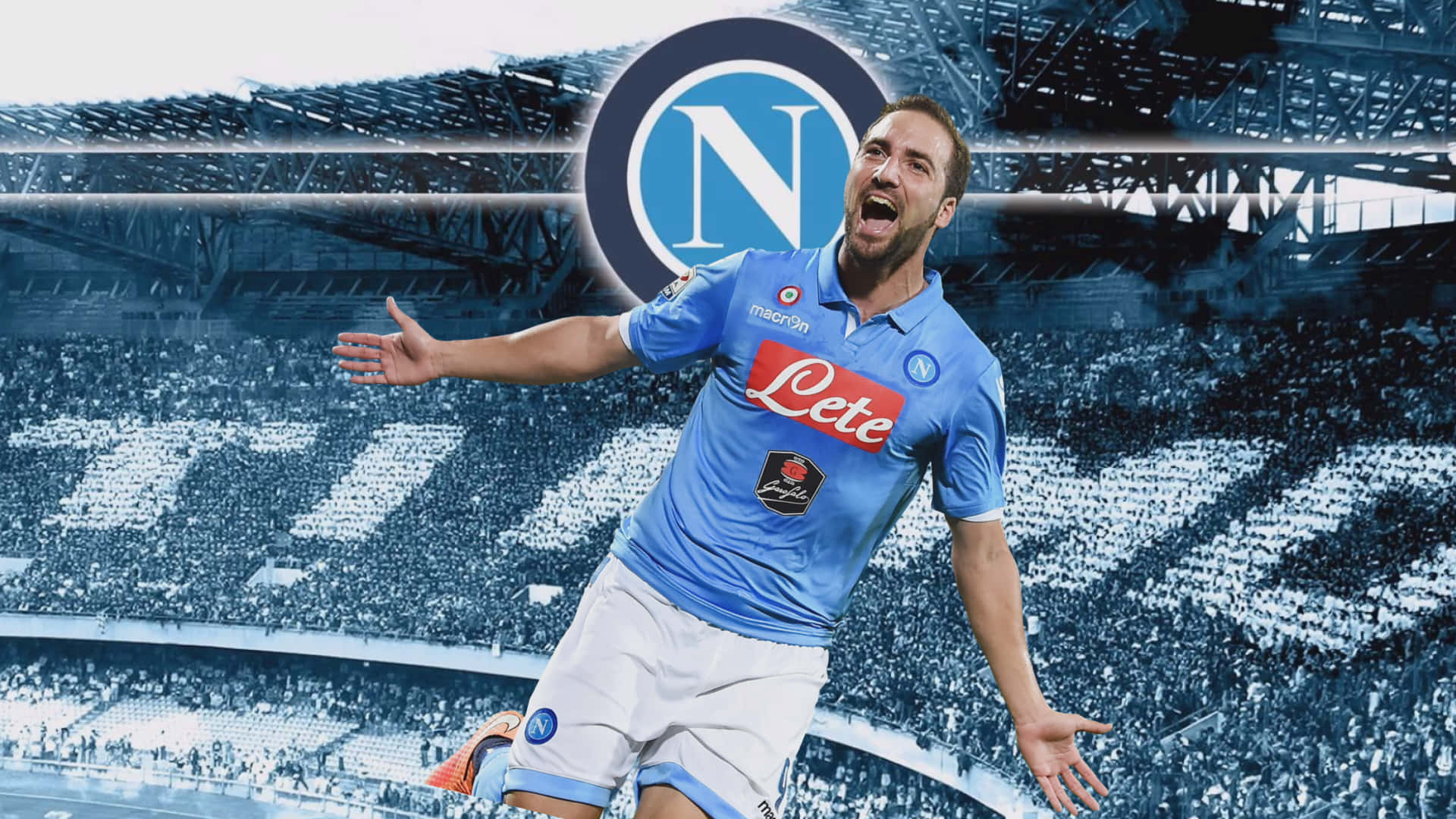 阿根廷球員Gonzalo Higuain 為那不勒斯隊歡呼 壁紙 — 一位身穿藍色球衣的拿玻里足球員在擠滿觀眾的球場上張開雙臂，勝利地慶祝。