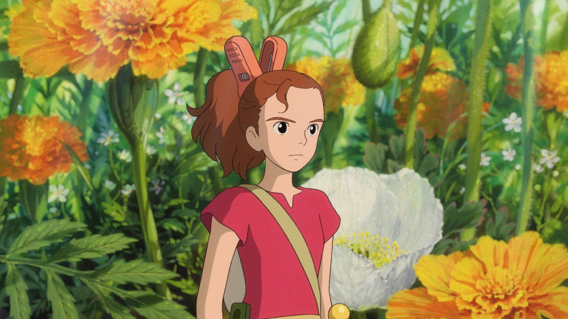 戴著兔耳朵的女孩站在橙色花田中。