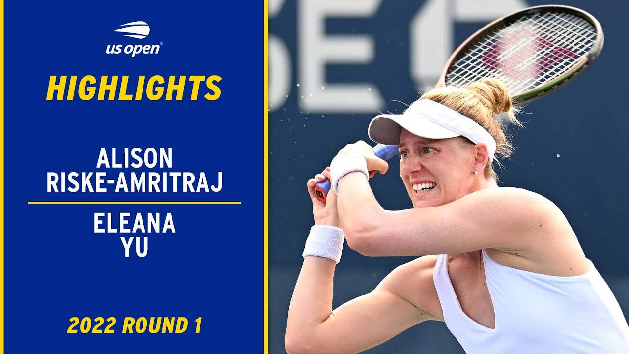 網球選手 Alison Riske-Amritraj 在2022年美國網球公開賽比賽中微笑。