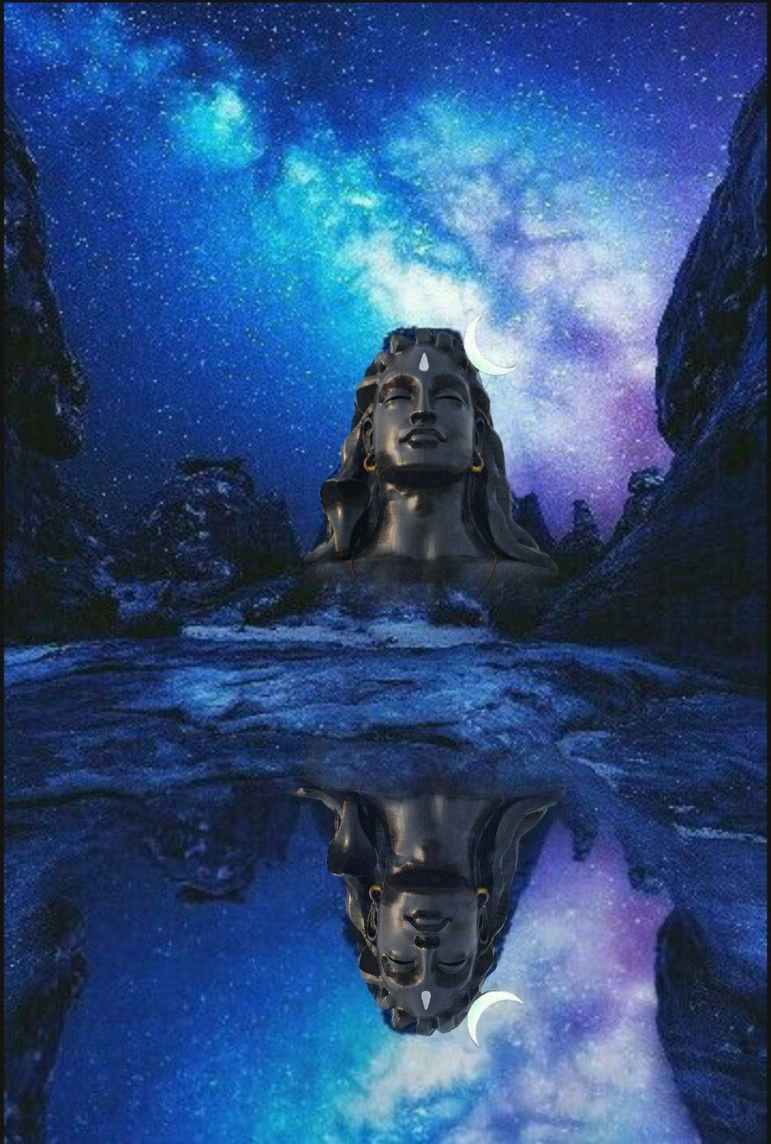 濕婆神像倒映在水中，上方是帶有新月的繁星銀河天空。