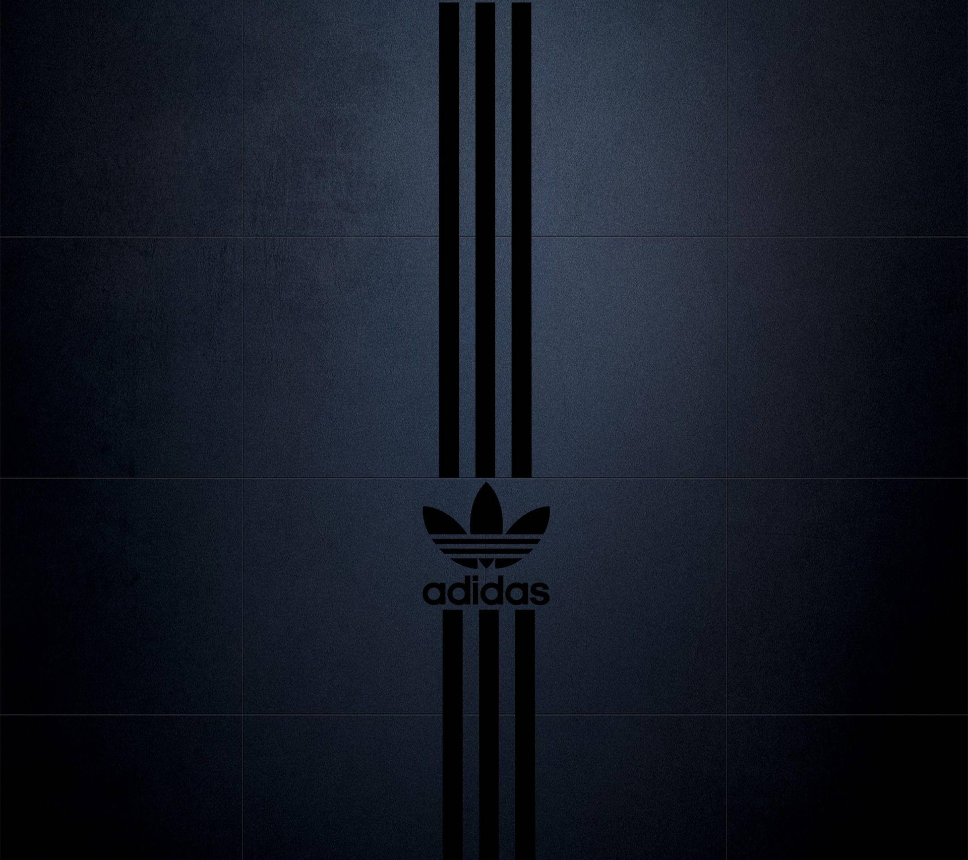 深藍色紋理背景上的Adidas標誌，帶有三條紋。
