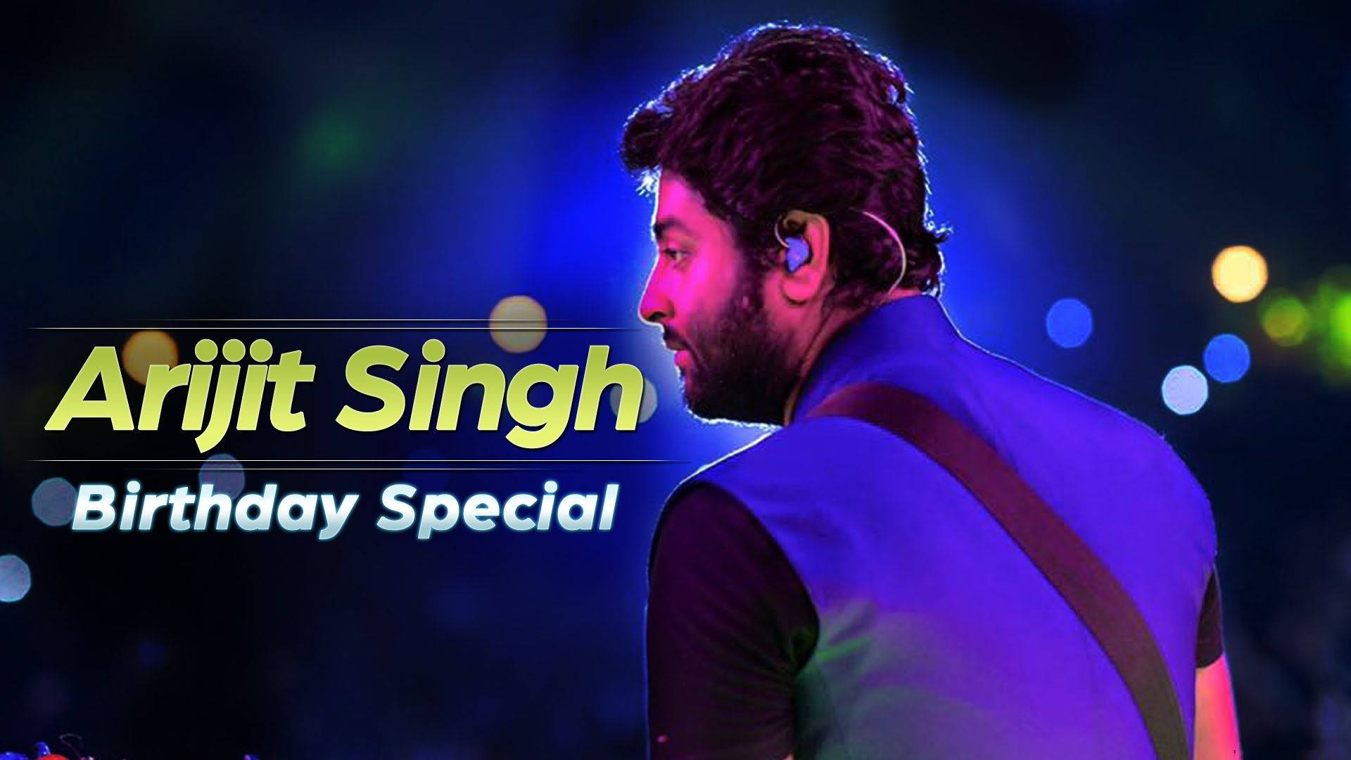 Arijit Singh在藍色燈光和生日文字的舞台上表演。